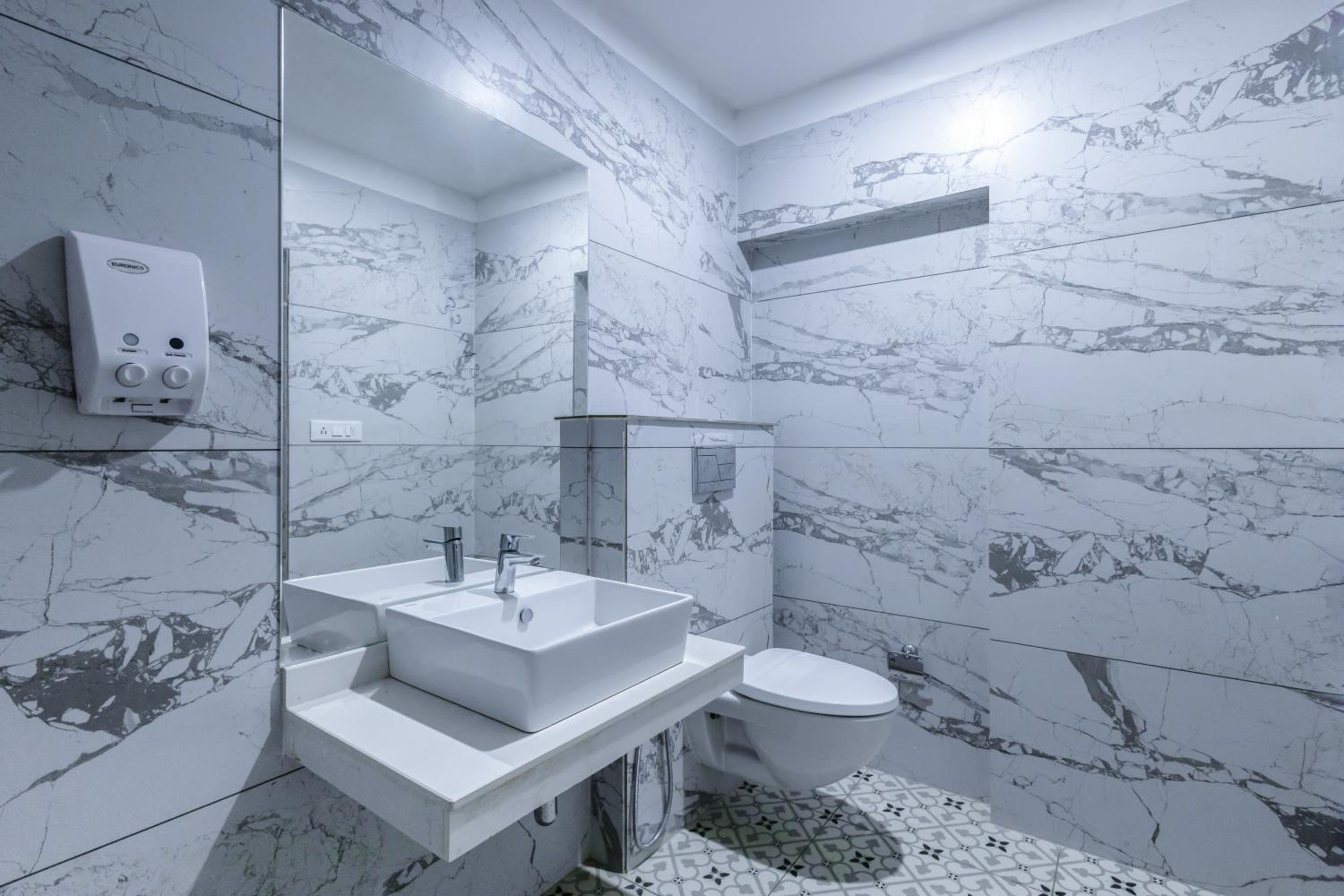 Family Room with Bathroom photo 2