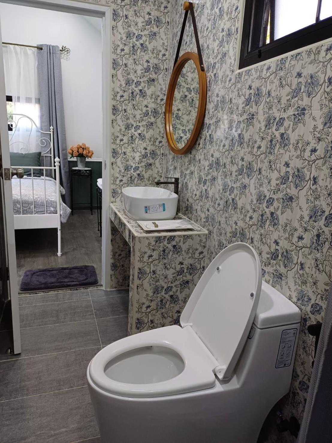 Deluxe King Room photo 2
