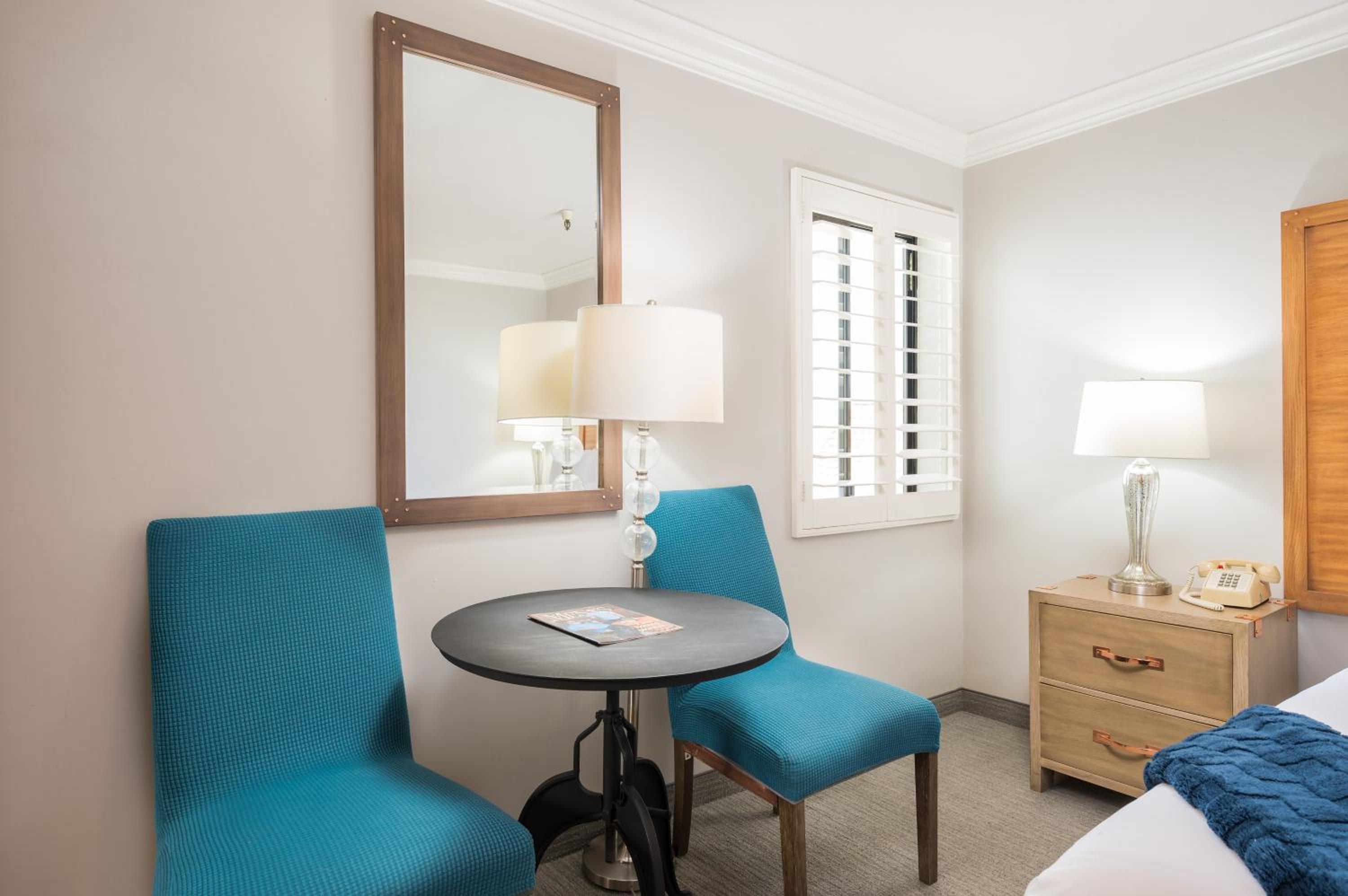 Standard King Room - Photo 7