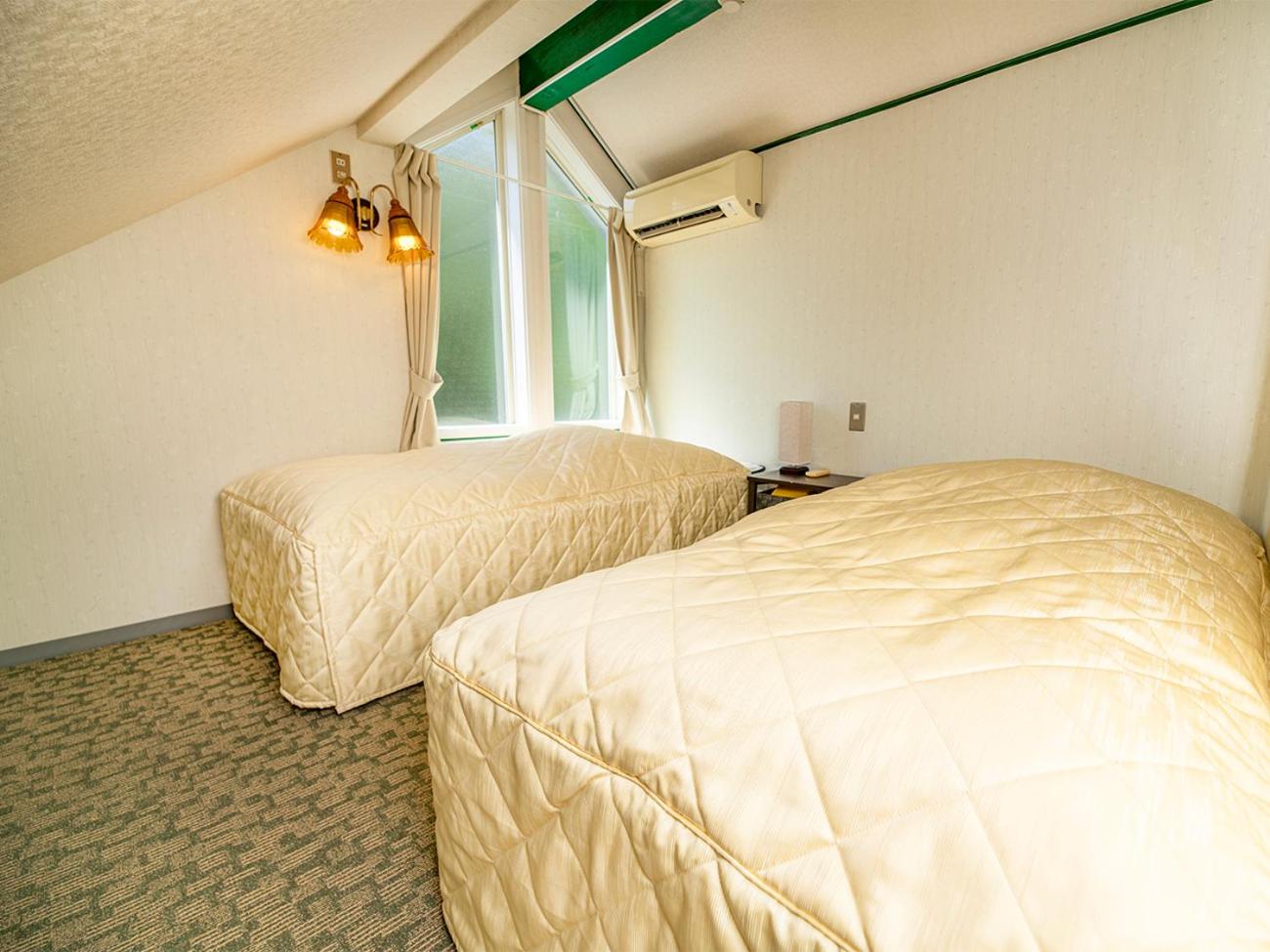 Twin Room with Private External Bathroom photo 2