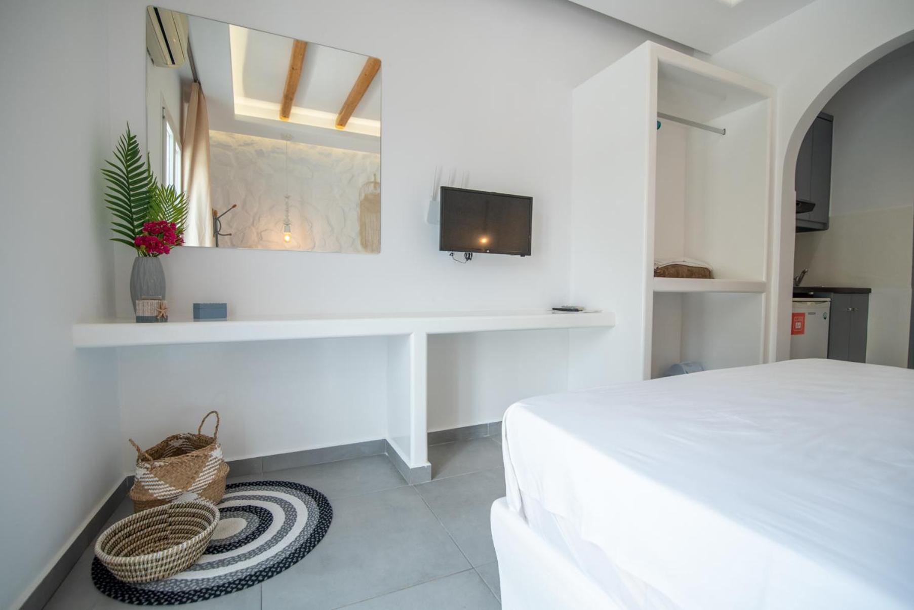 Studio (2 Adults)