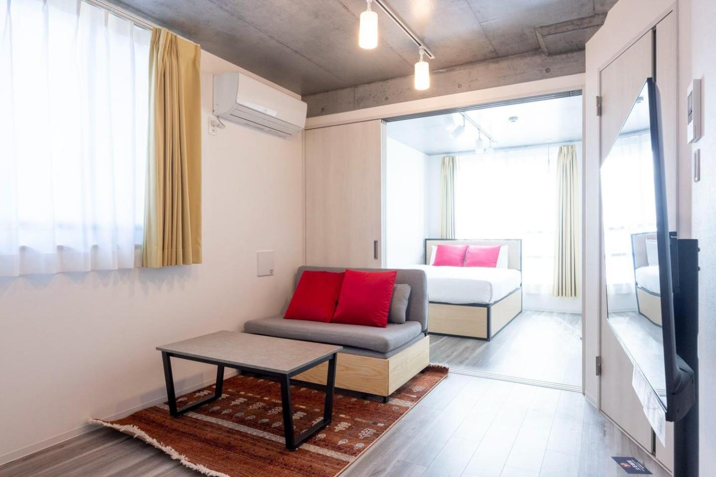 One-Bedroom Apartment photo 1