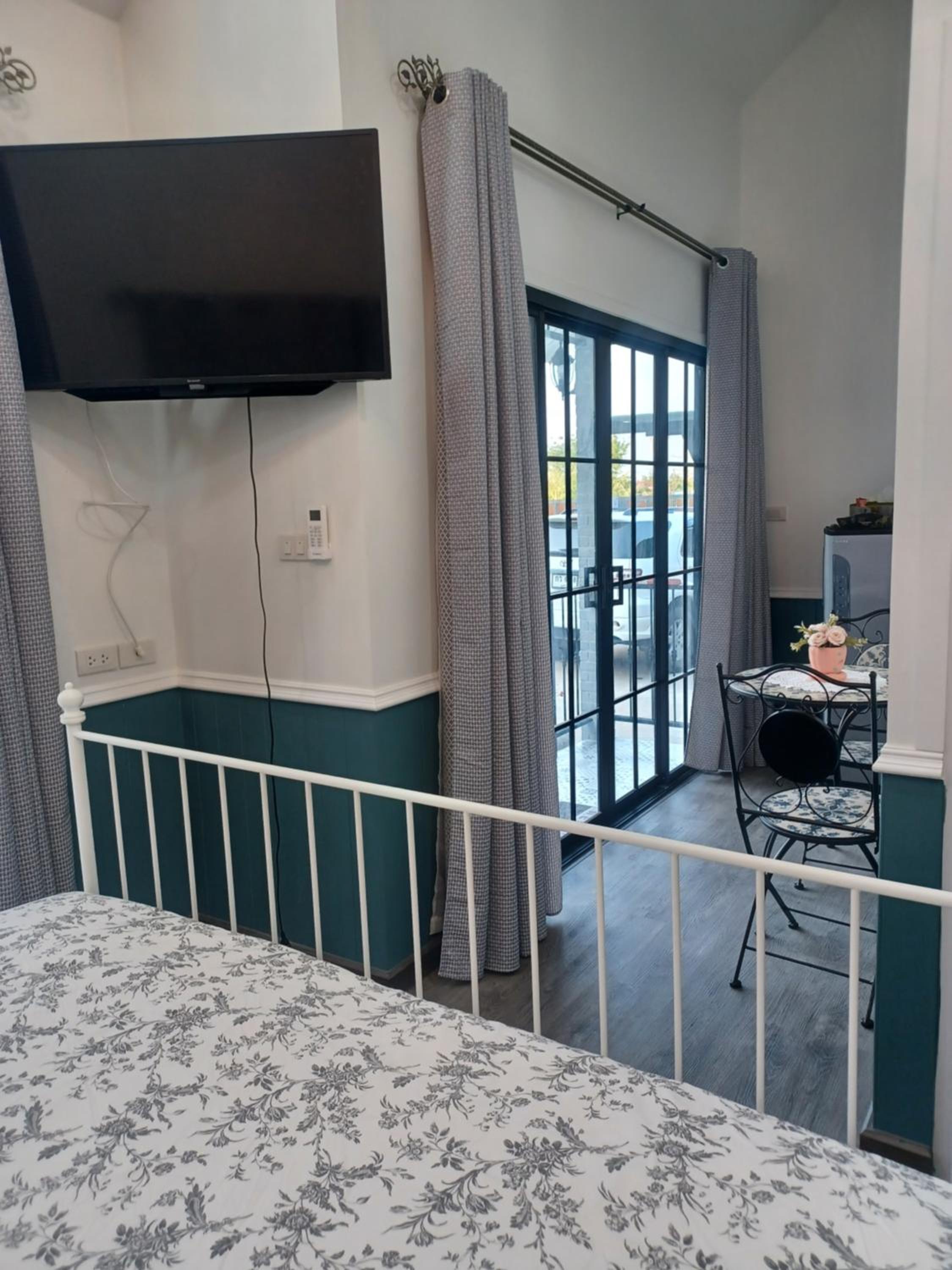Deluxe King Room photo 3