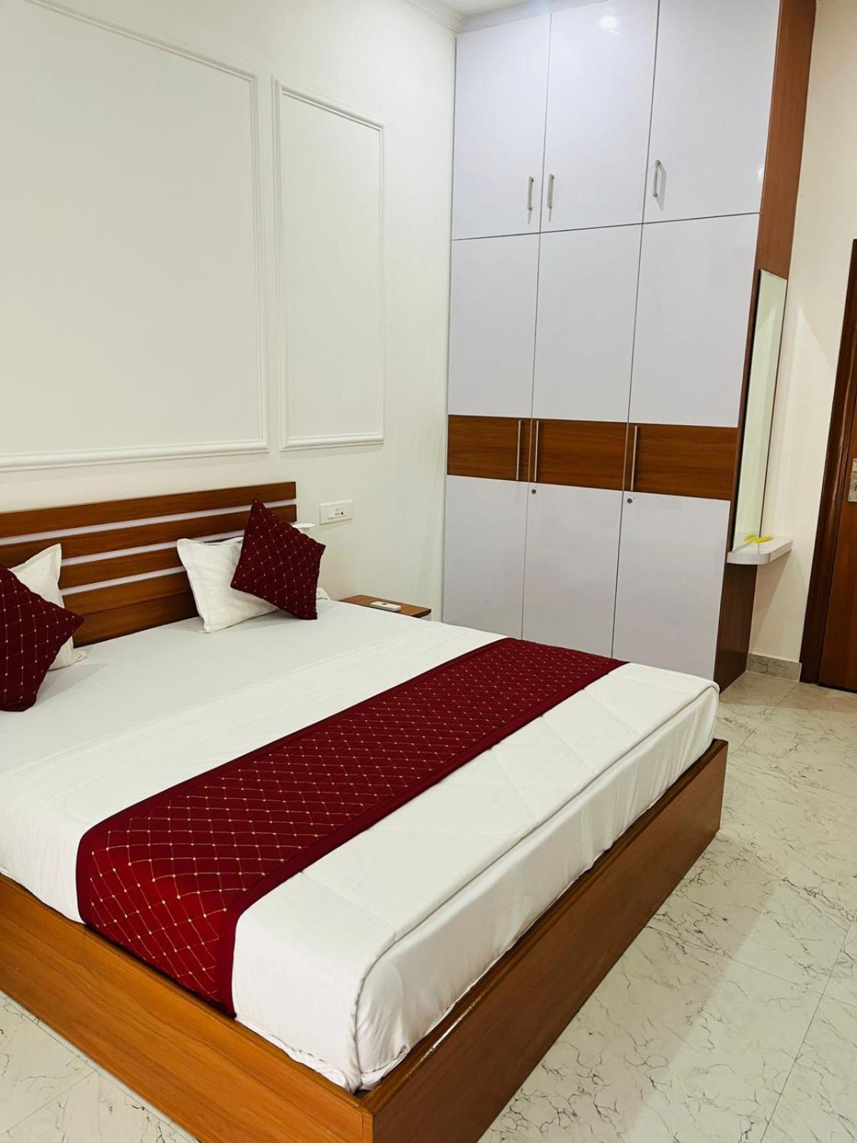 Deluxe King Room photo 2