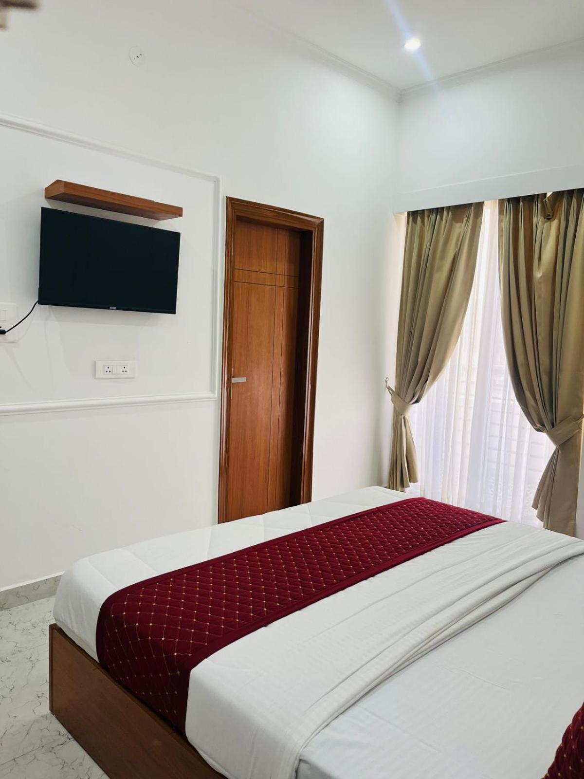 Deluxe King Room photo 3