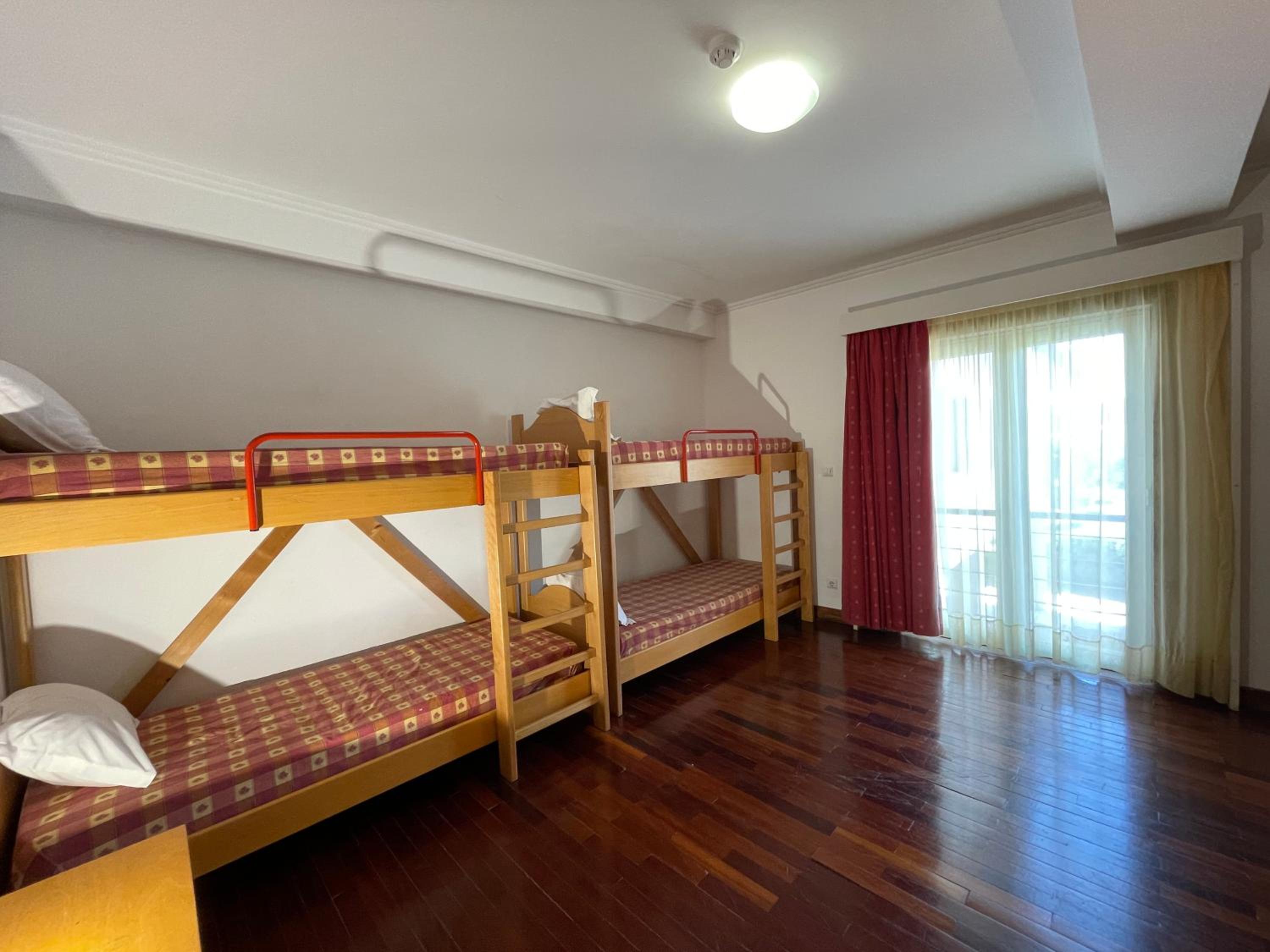 Quadruple Room with Shared Bathroom photo 2