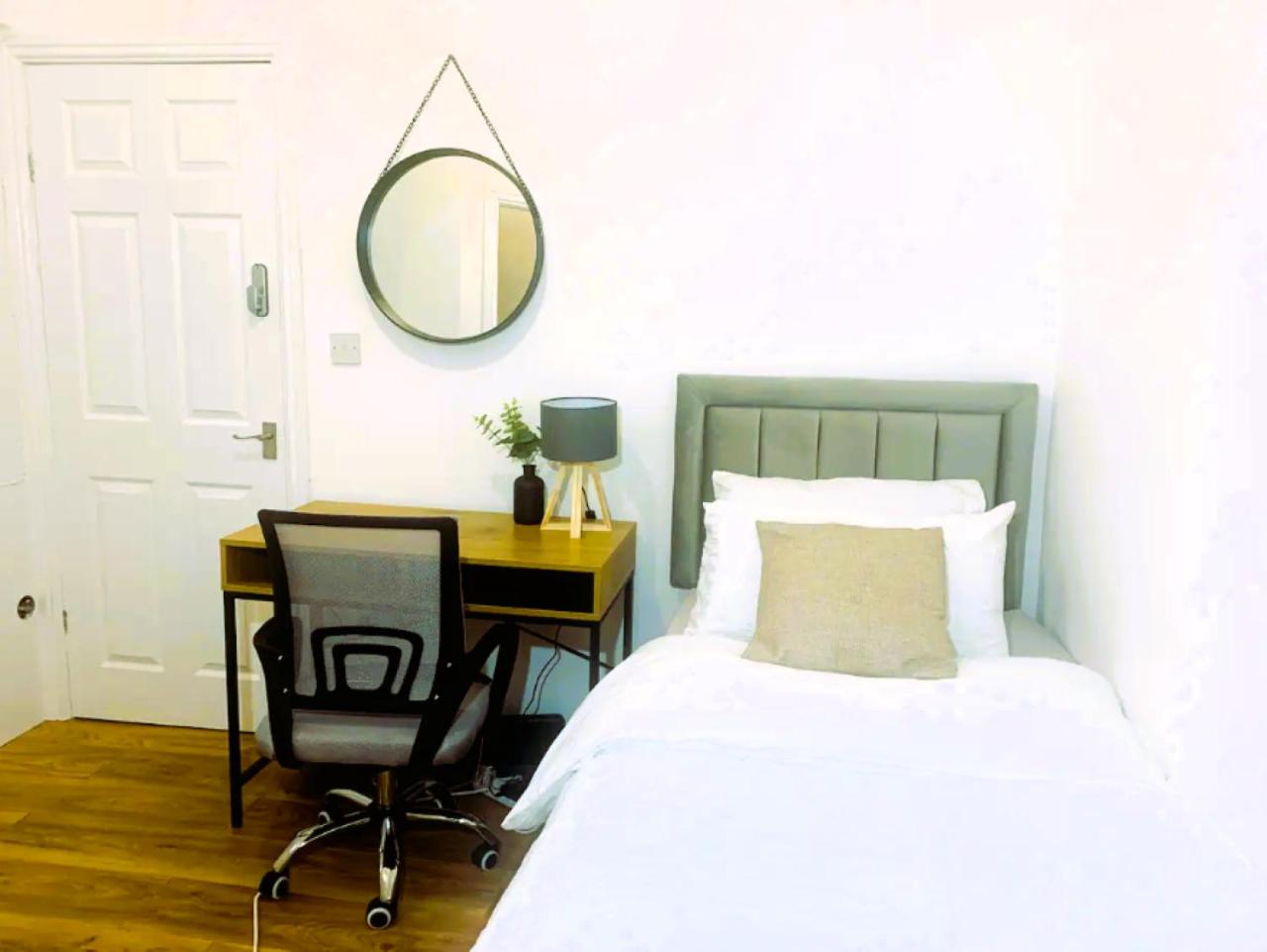 Three-Bedroom Apartment photo 1