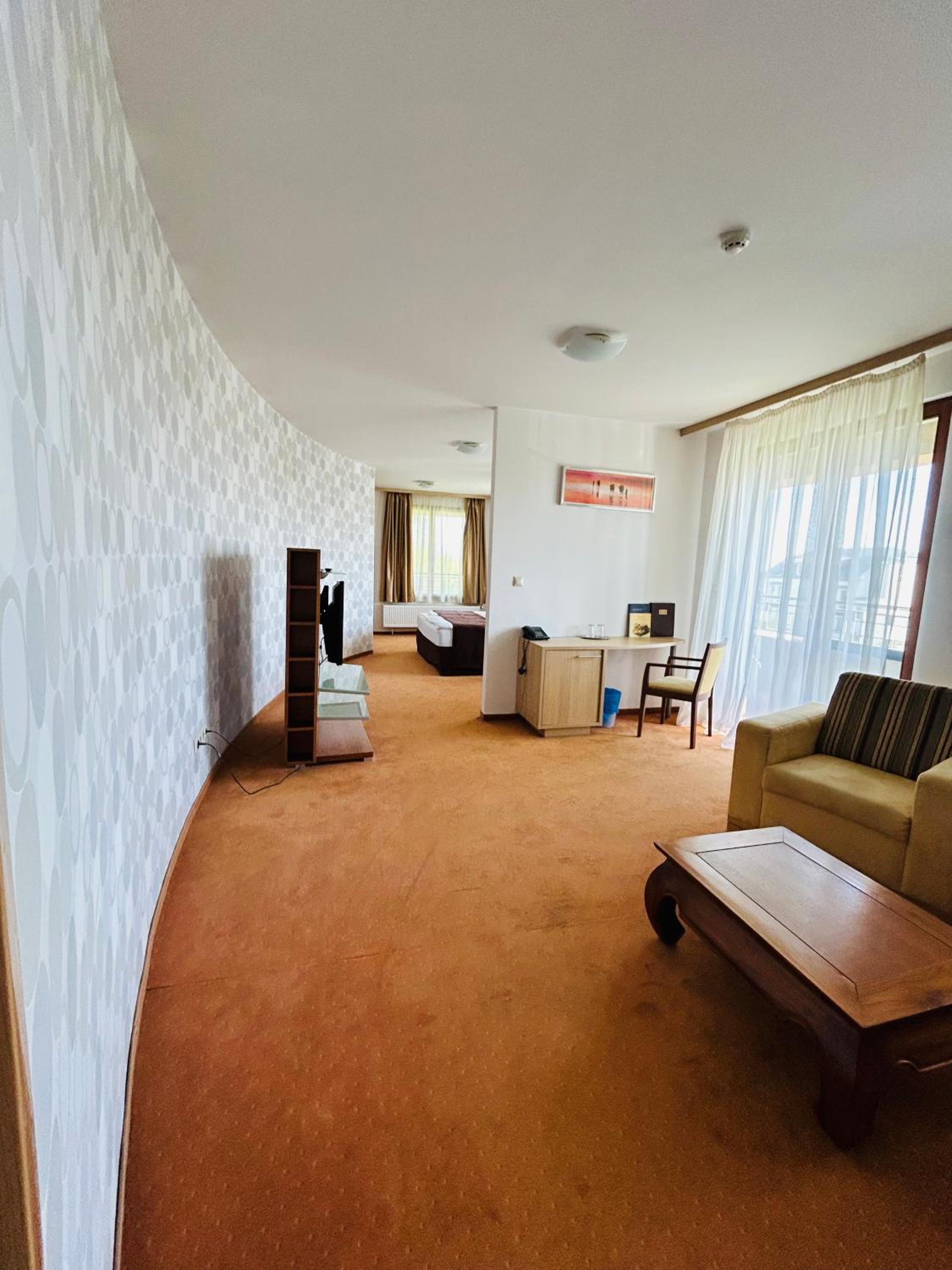 Suite - Photo 2