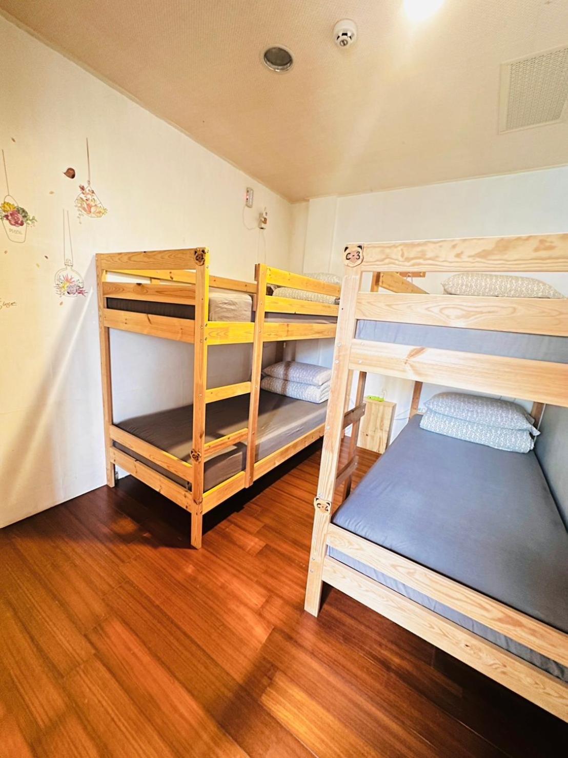 Bed in 4-Bed Male Dormitory Room photo 2