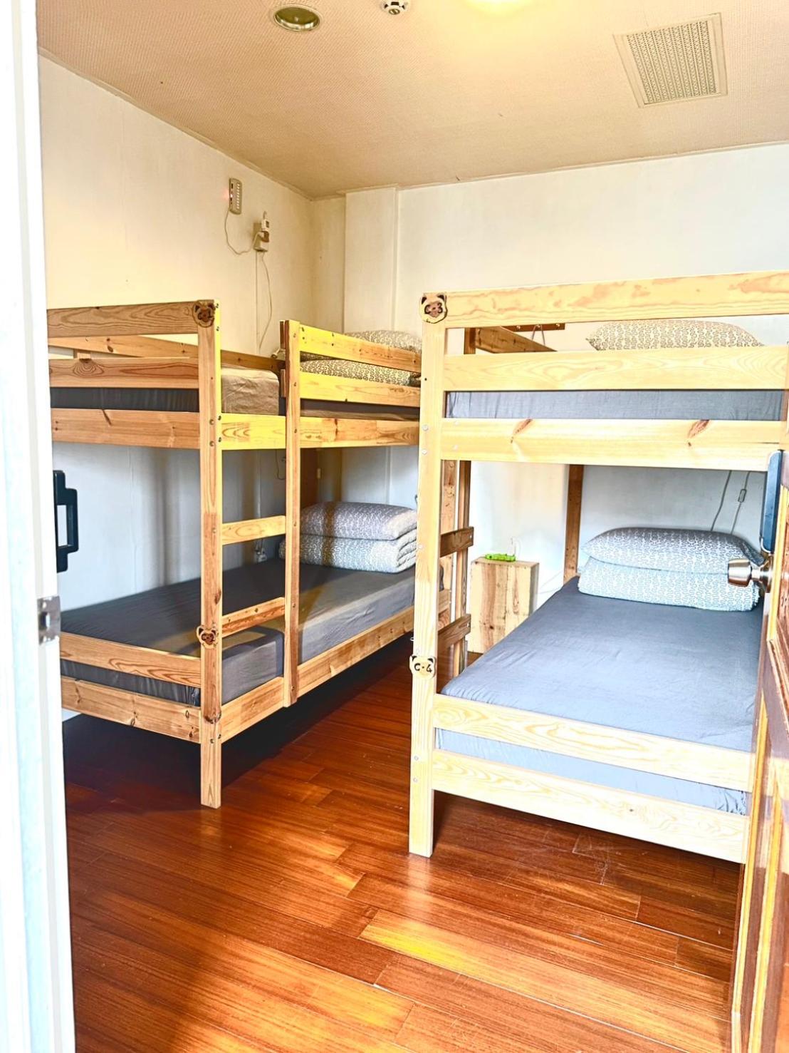 Bed in 4-Bed Male Dormitory Room photo 3