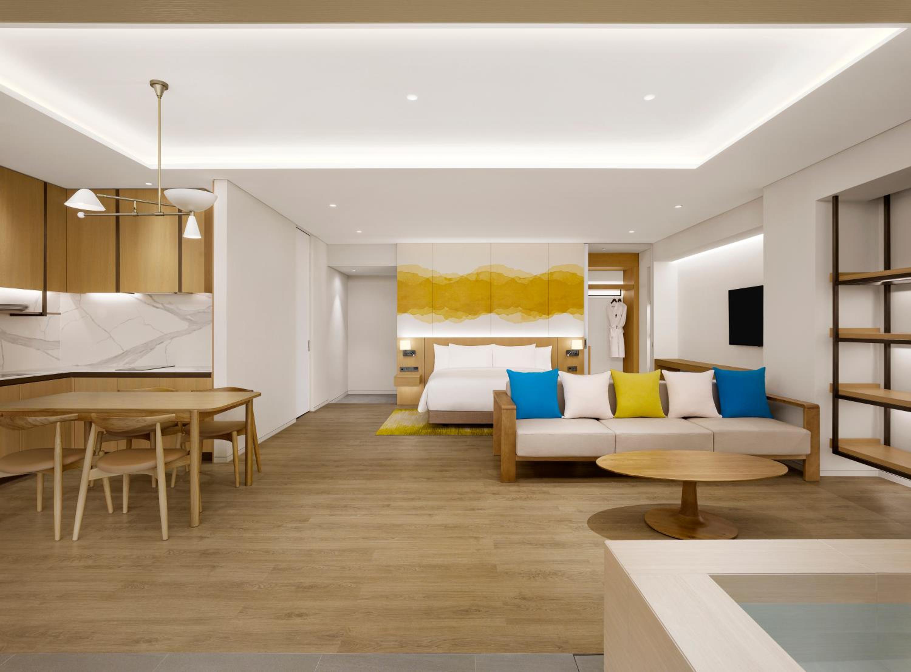 [Family Getaway Offer] Family Club Premier King Ocean View with Breakfast for 2 Adults and 2 Kids + Family Lounge Access (non-alcohol beverage service available) - Photo 1