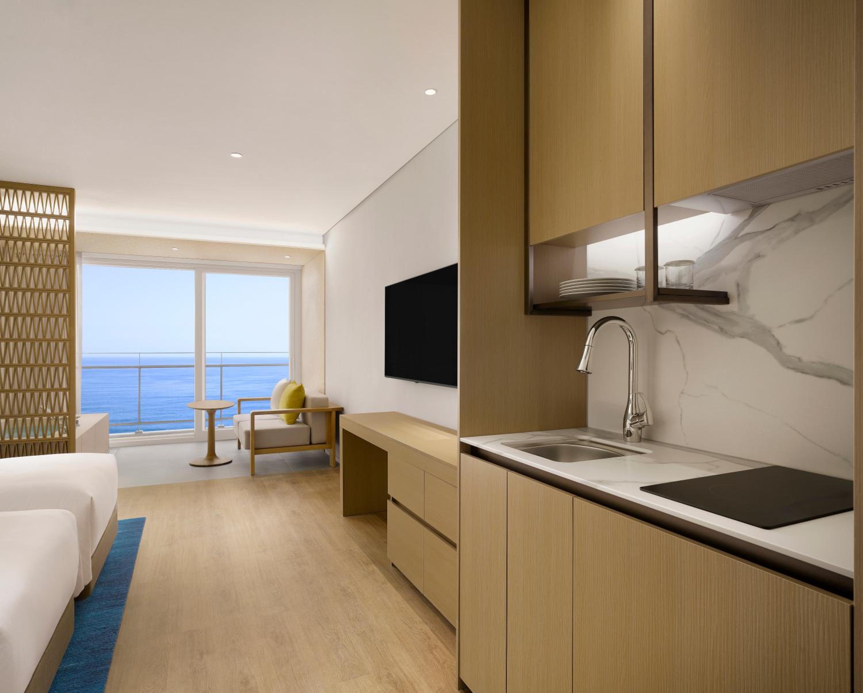 [Breakfast for 2] Deluxe Twin with Ocean View