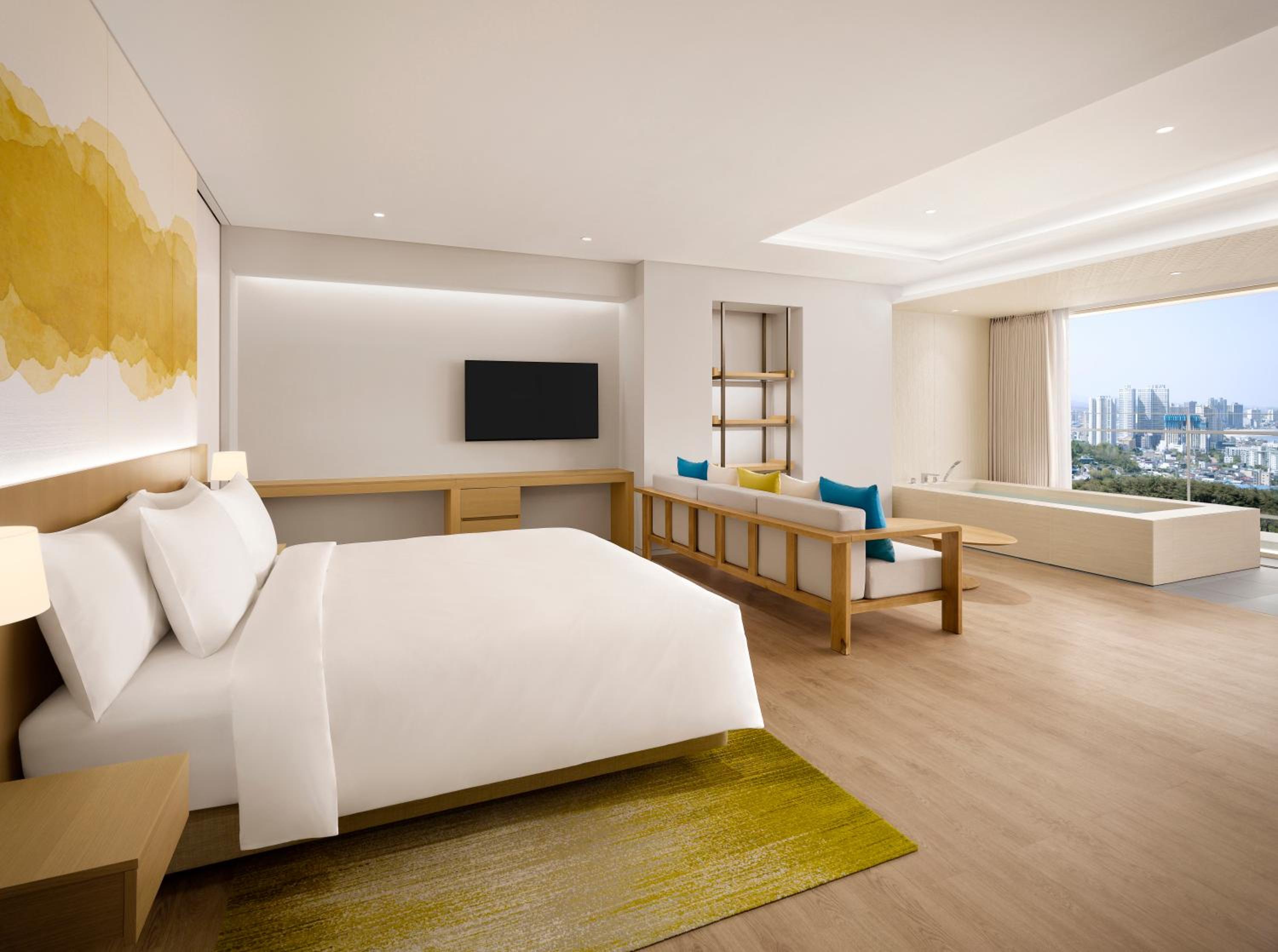 [Family Getaway Offer] Family Club Premier King Ocean View with Breakfast for 2 Adults and 2 Kids + Family Lounge Access (non-alcohol beverage service available) - Photo 4
