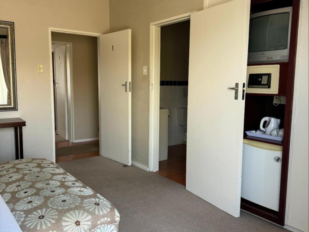 Comfort King Room photo 3