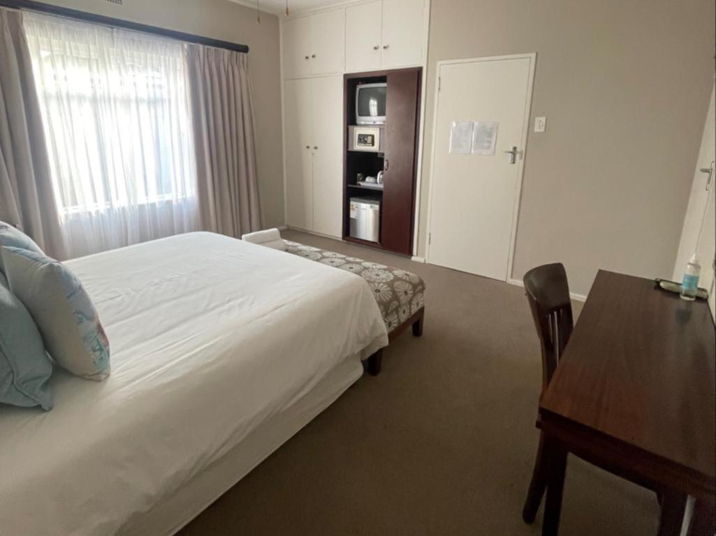 Comfort Queen Room photo 3