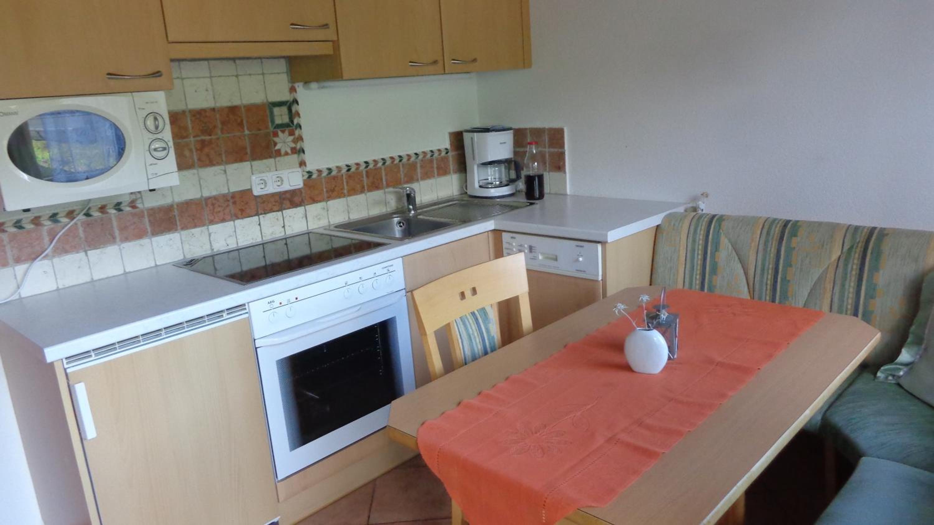 Two-Bedroom Apartment with Balcony - Photo 28