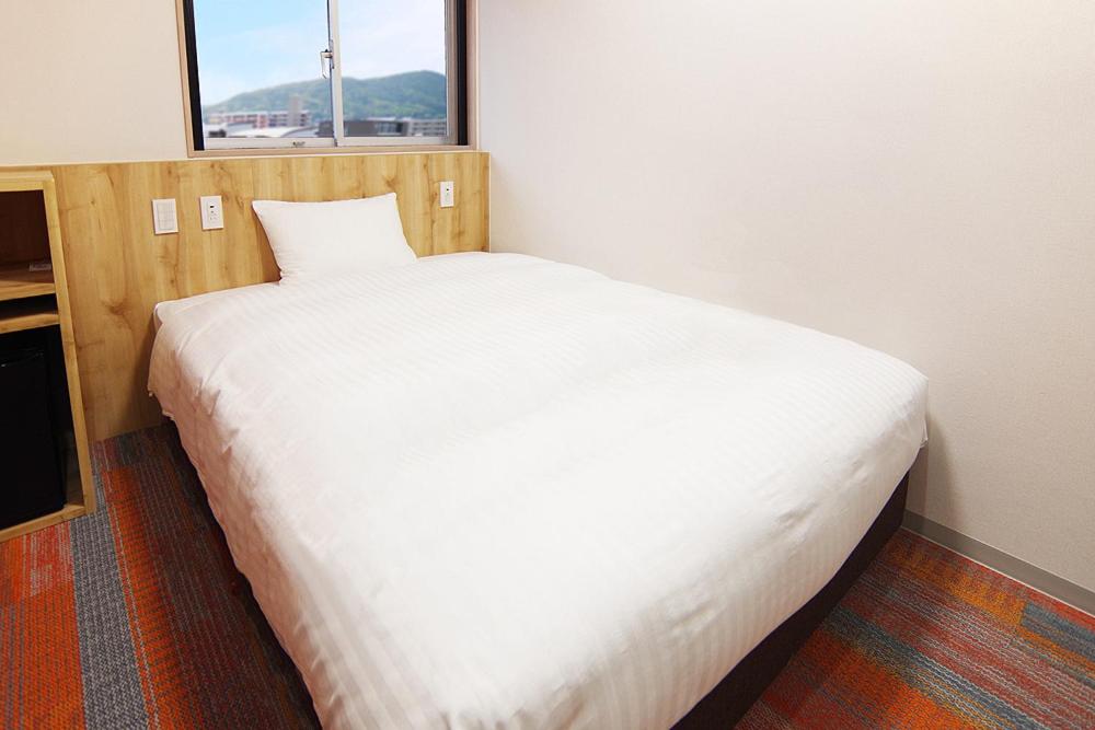 Compact Double Room - Non-Smoking photo 2