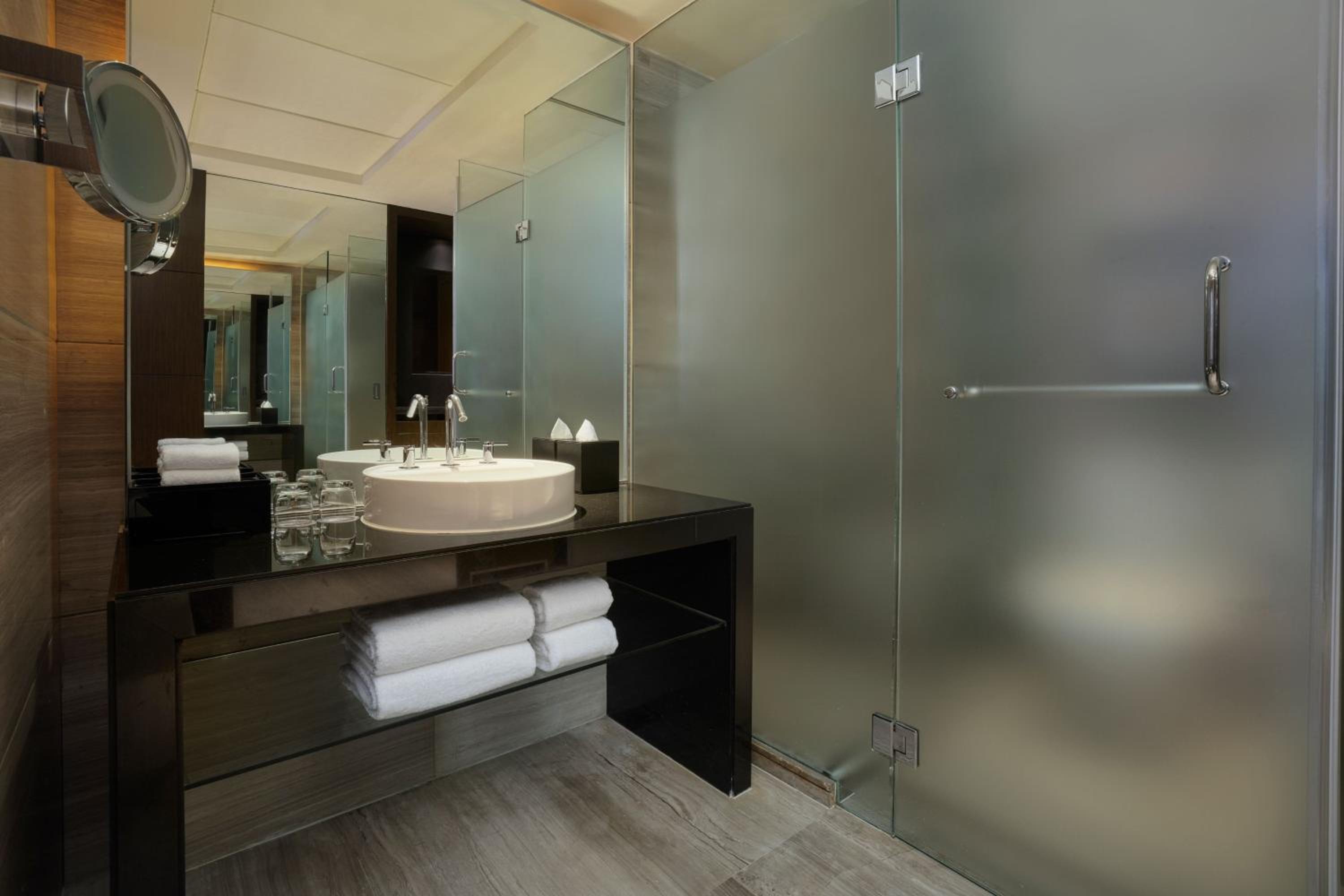 Premium Room, Guest room, 1 King, City view photo 3