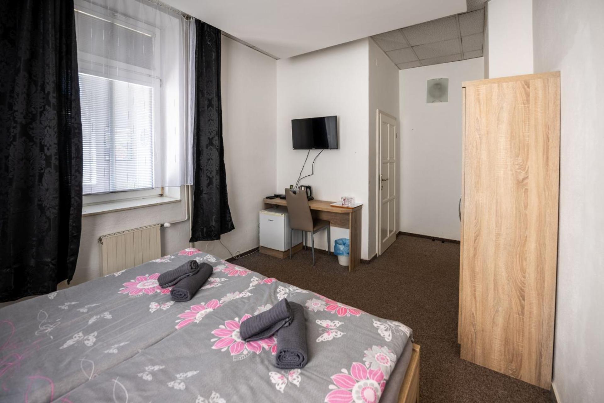Standard Double or Twin Room - Photo 4