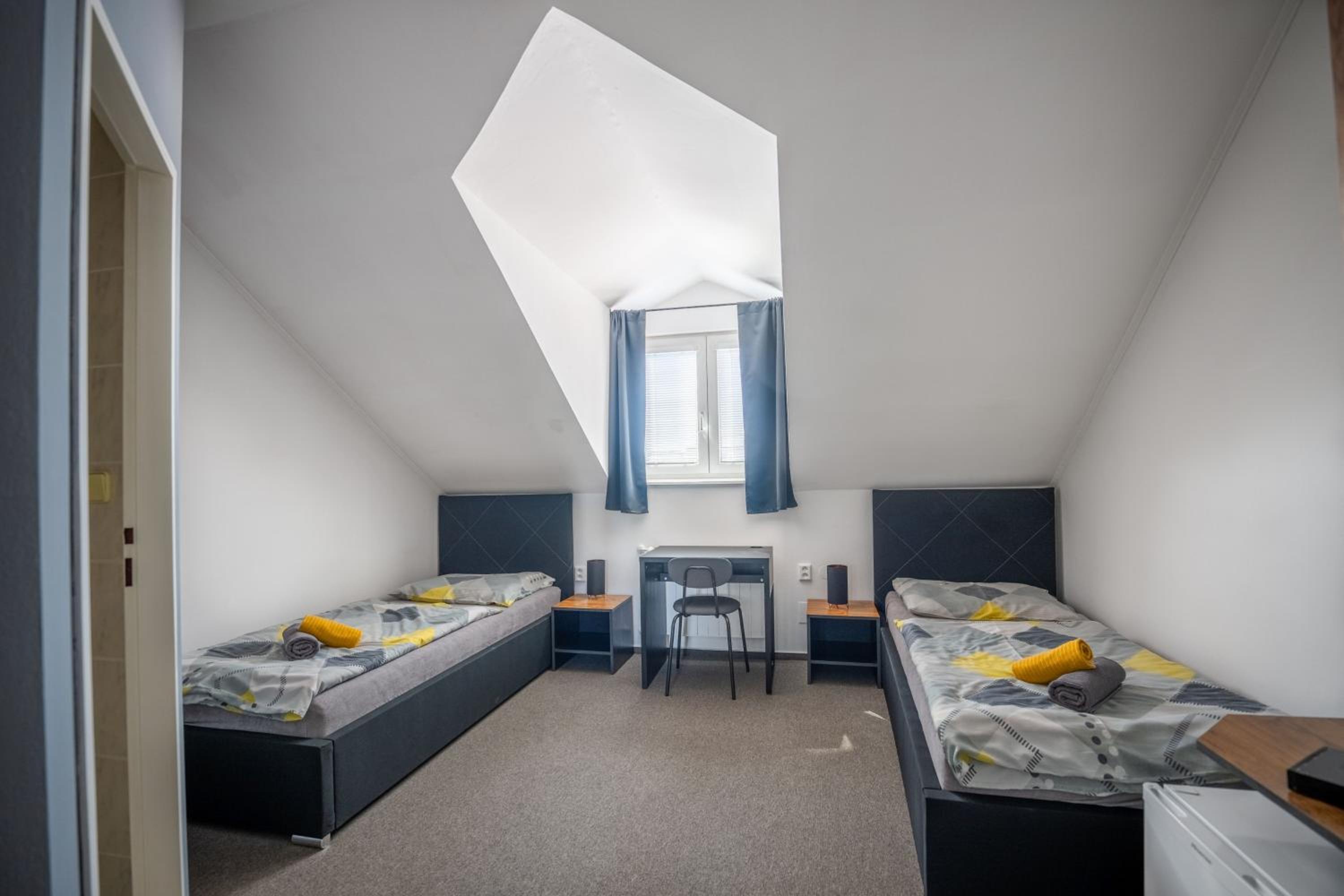 Standard Double or Twin Room - Photo 7