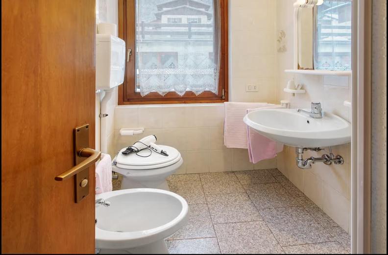Double or Twin Room - Photo 3