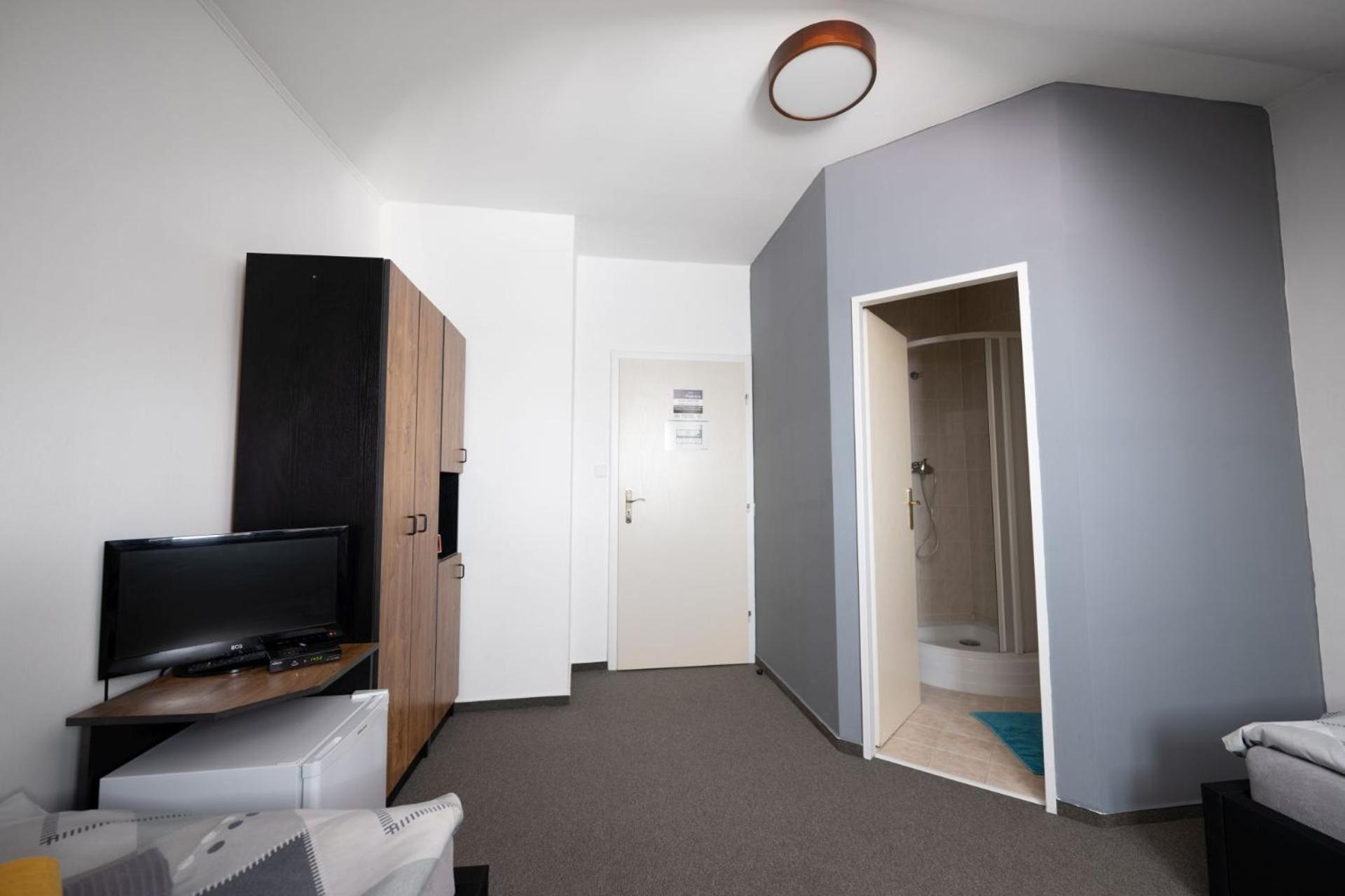 Standard Double or Twin Room - Photo 6