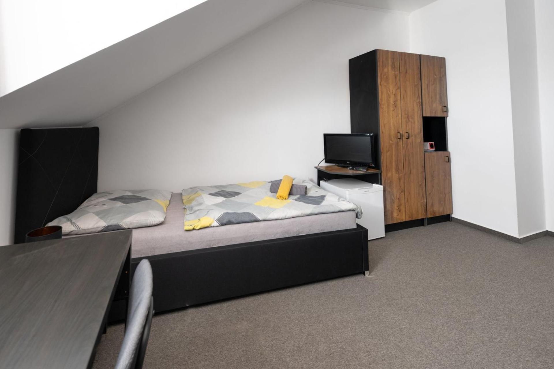 Standard Double or Twin Room - Photo 3