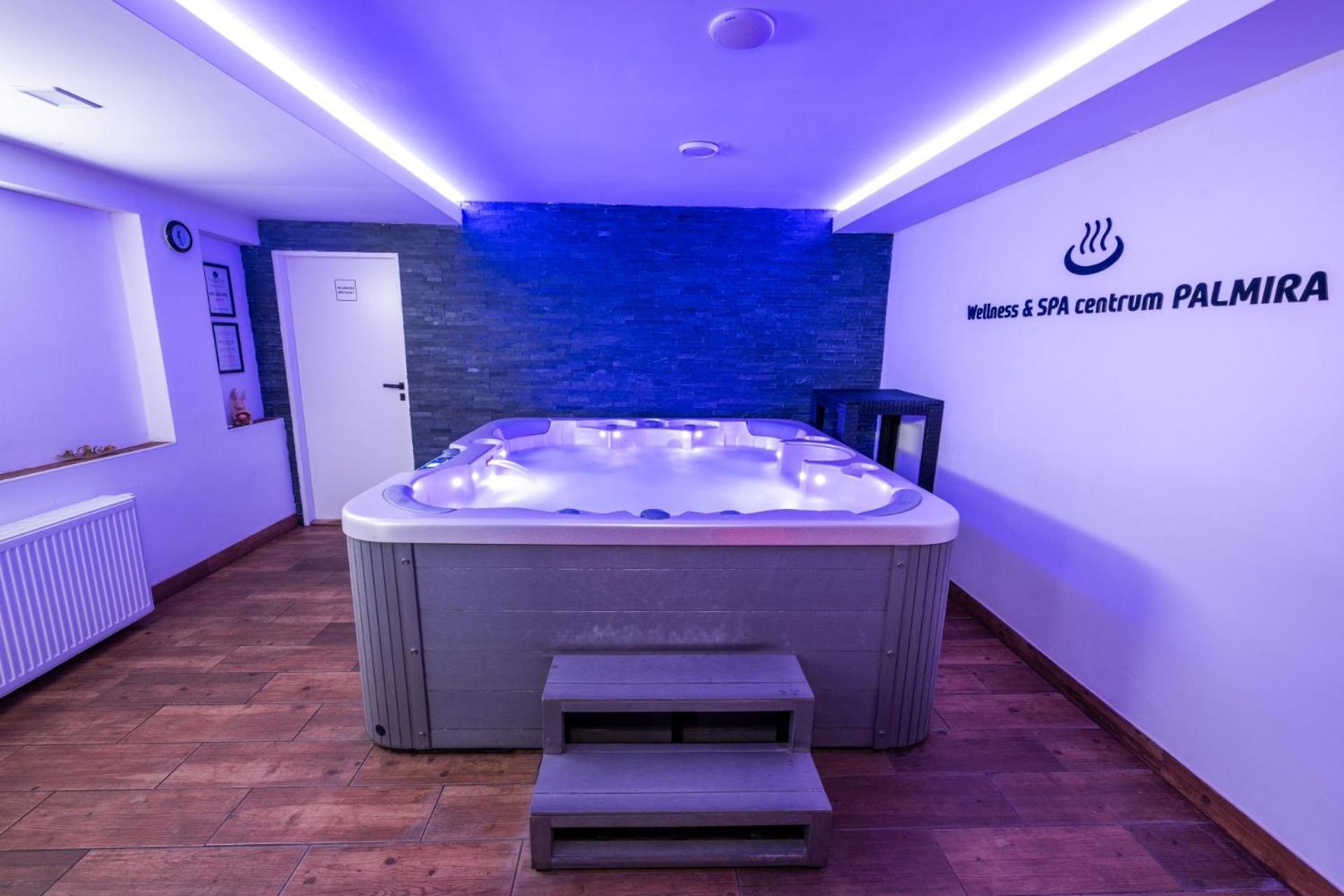 Double or Twin Room with Spa Access - Photo 7
