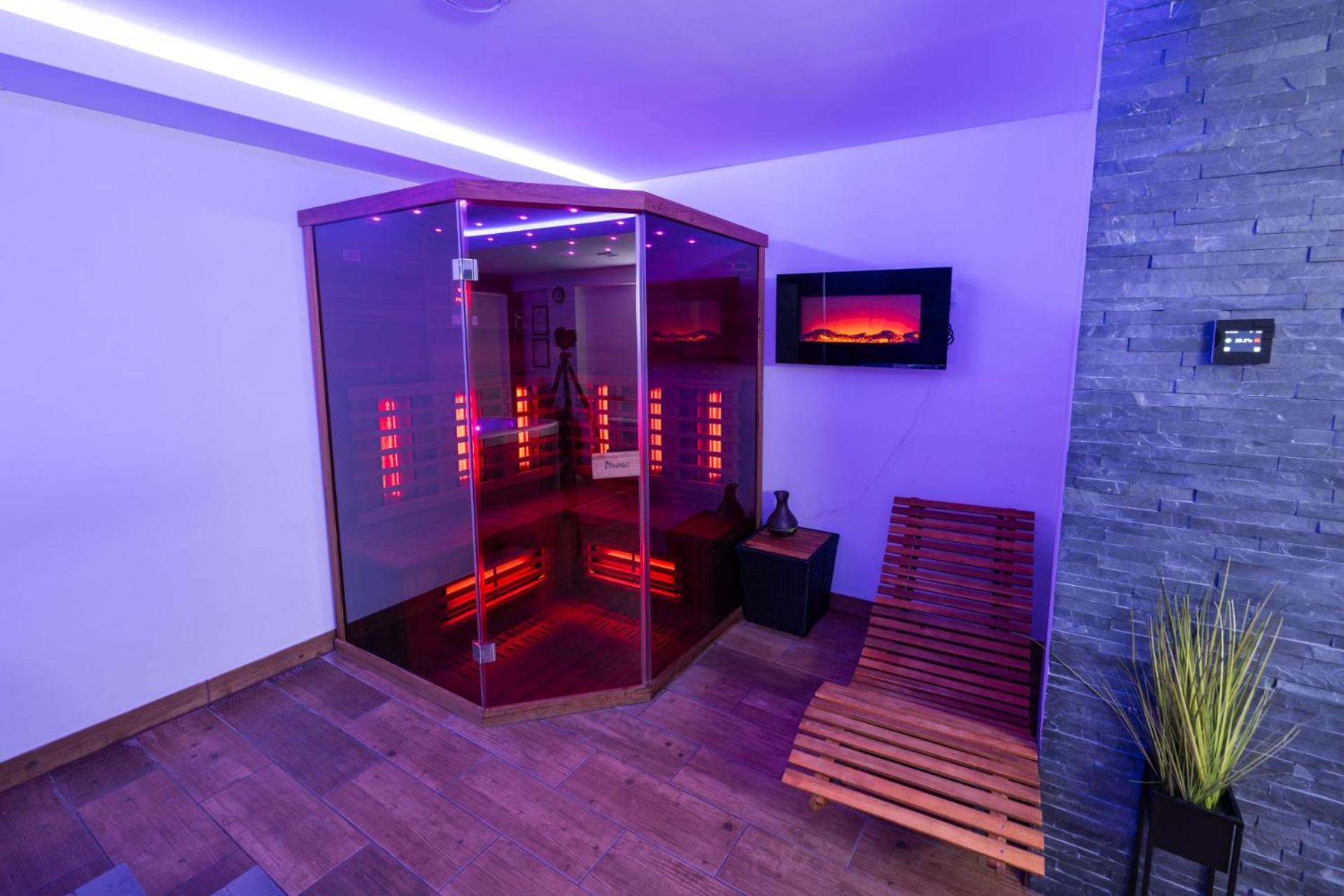 Double or Twin Room with Spa Access - Photo 3