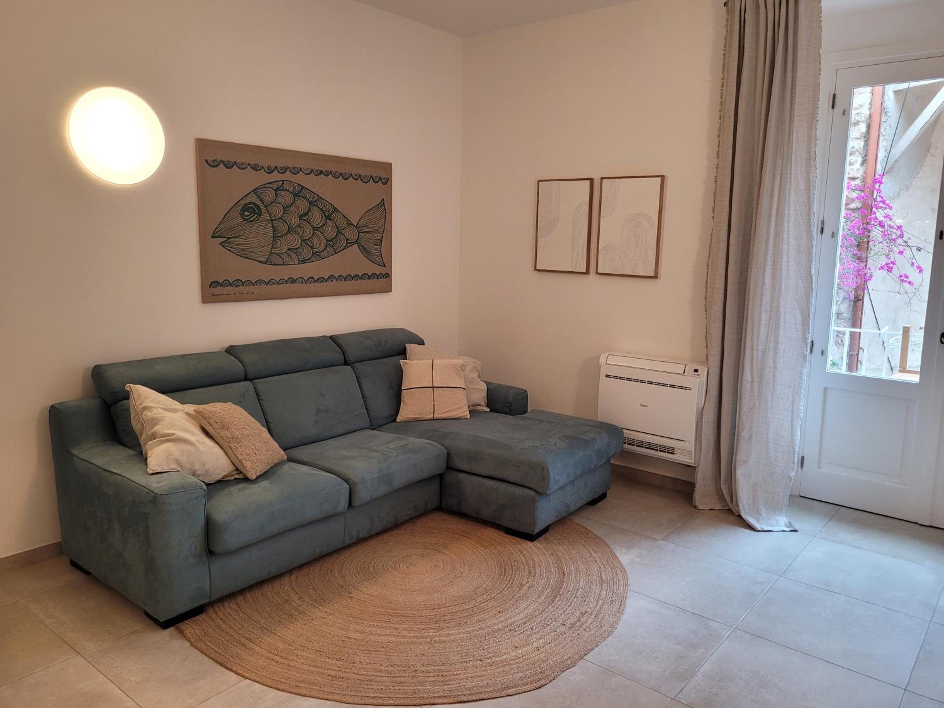 One-Bedroom Apartment photo 2