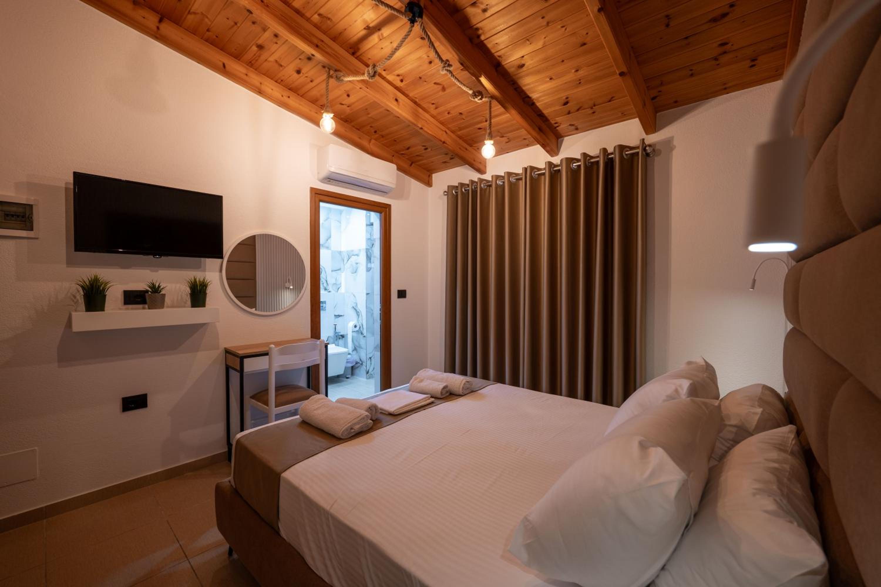 Deluxe Double Room photo 3