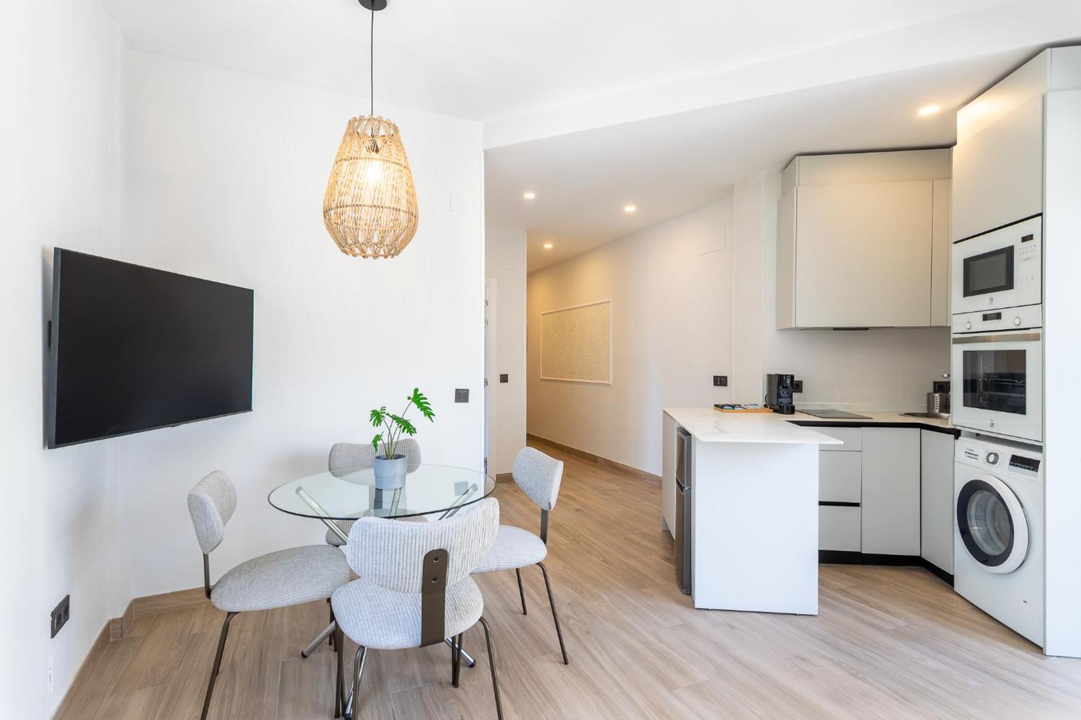 One-Bedroom Apartment with Balcony - Photo 4