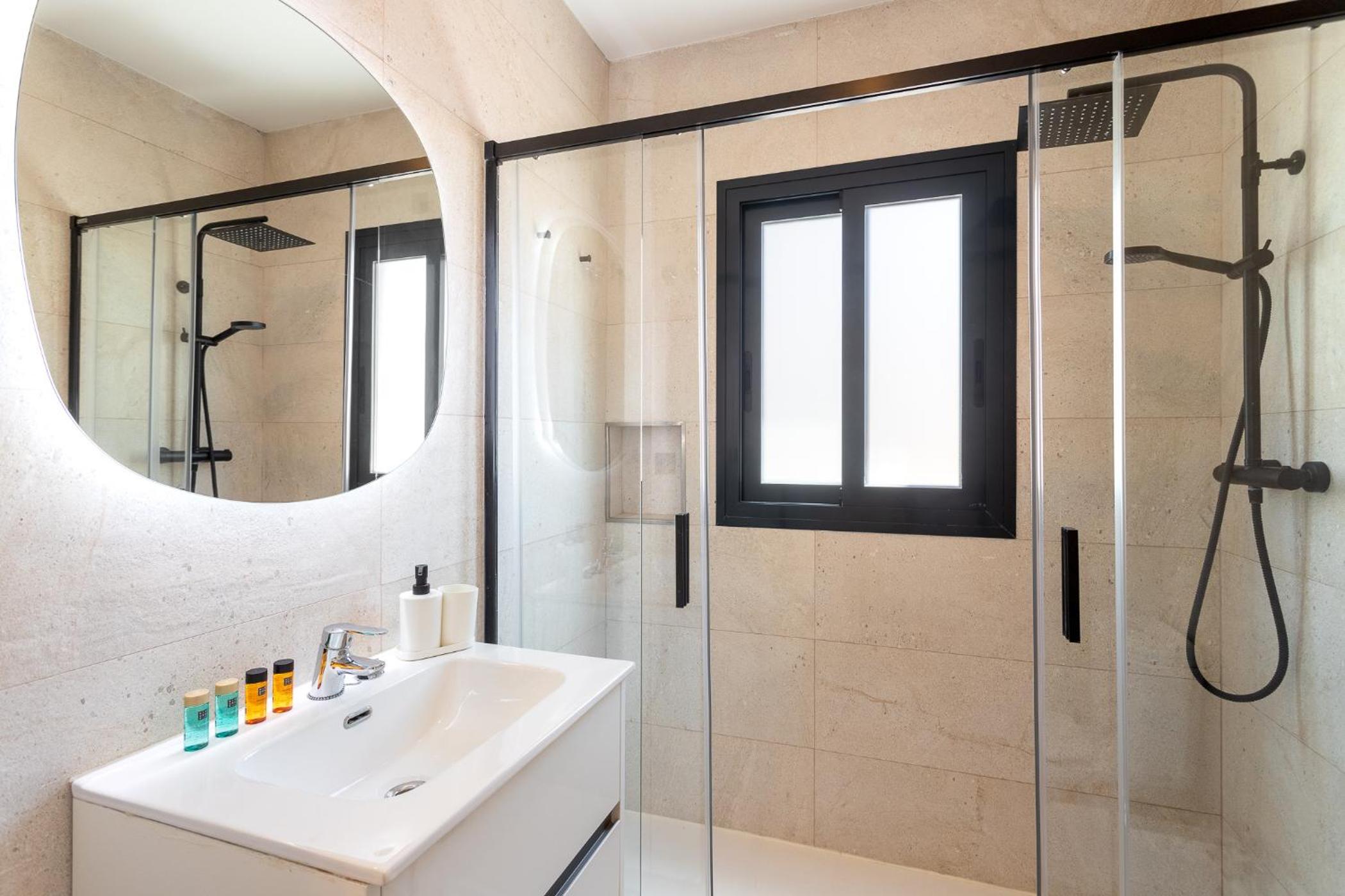 One-Bedroom Apartment with Balcony - Photo 6