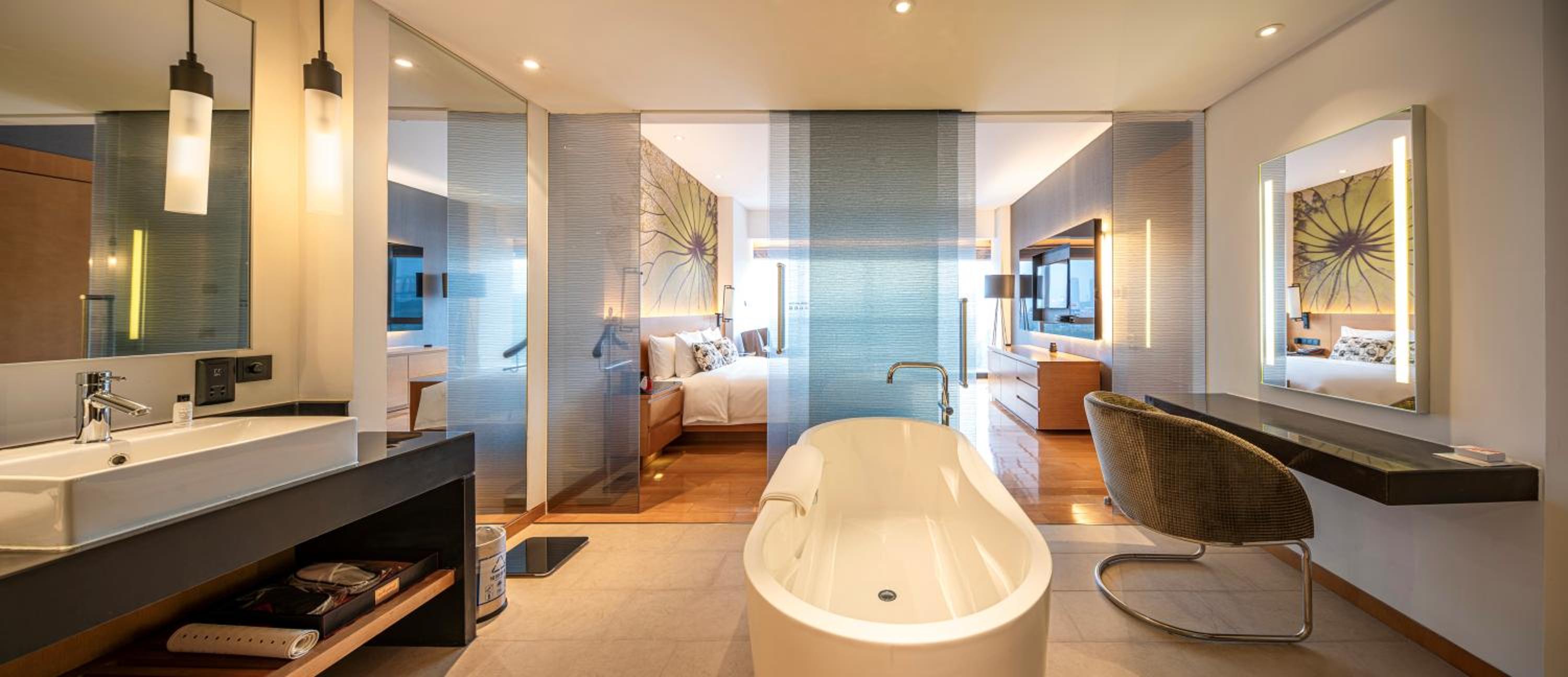 Suite with Lake View photo 3