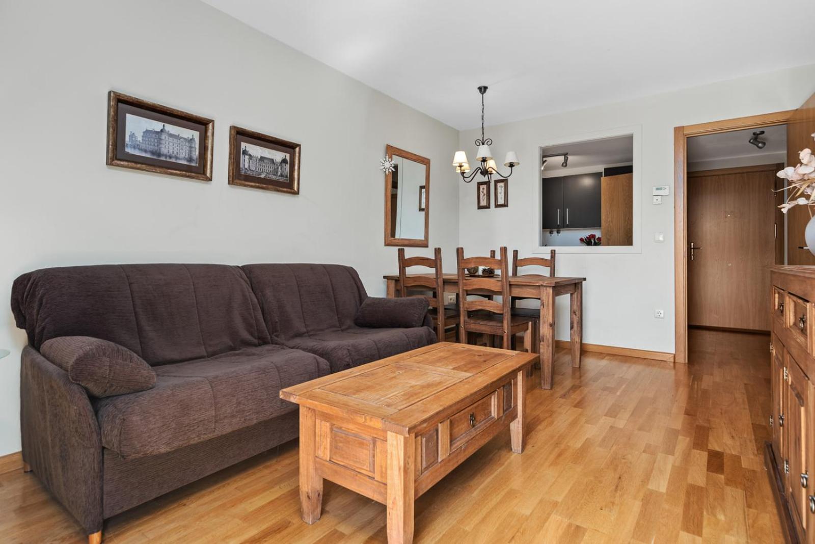 One-Bedroom Apartment photo 2