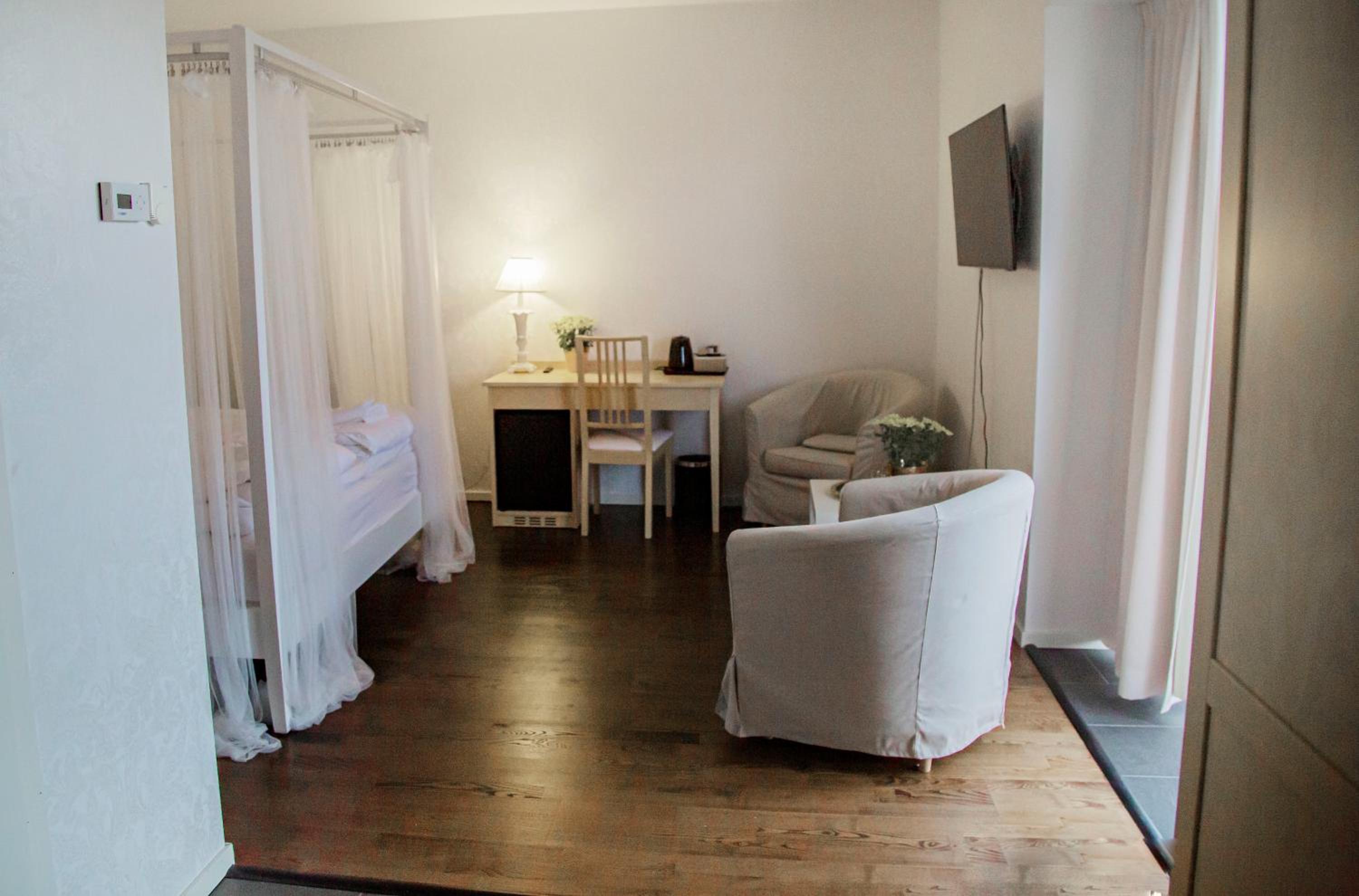 Mini Suite - Photo 1