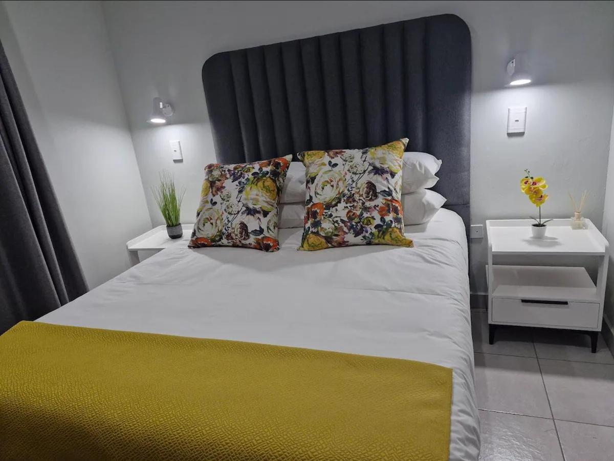 Standard Queen Room photo 3