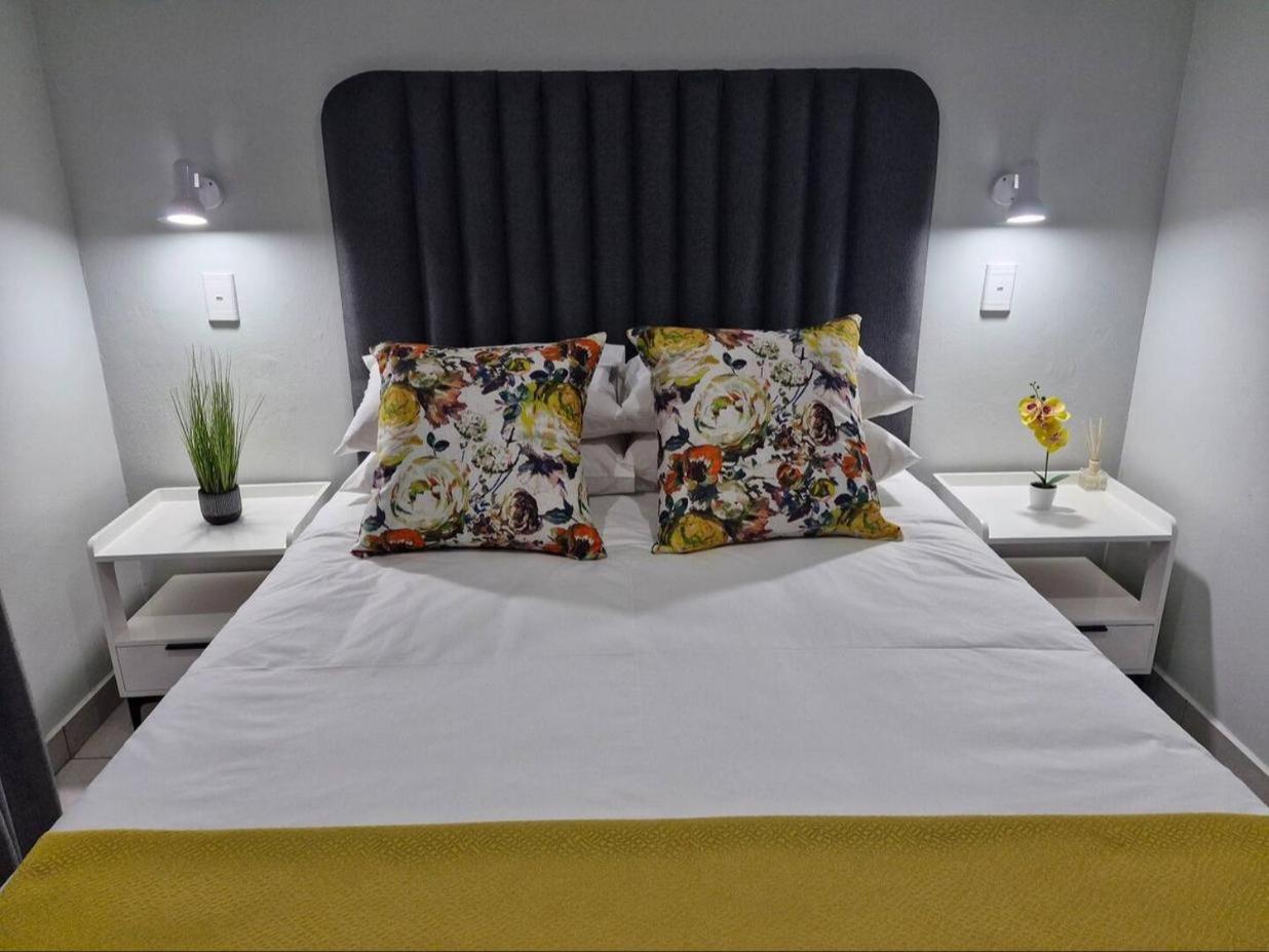 Standard Queen Room photo 2
