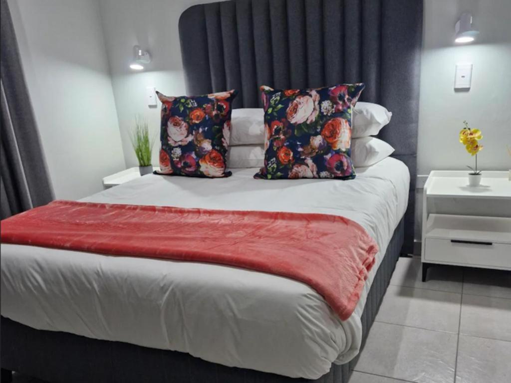 Standard Queen Room photo 1