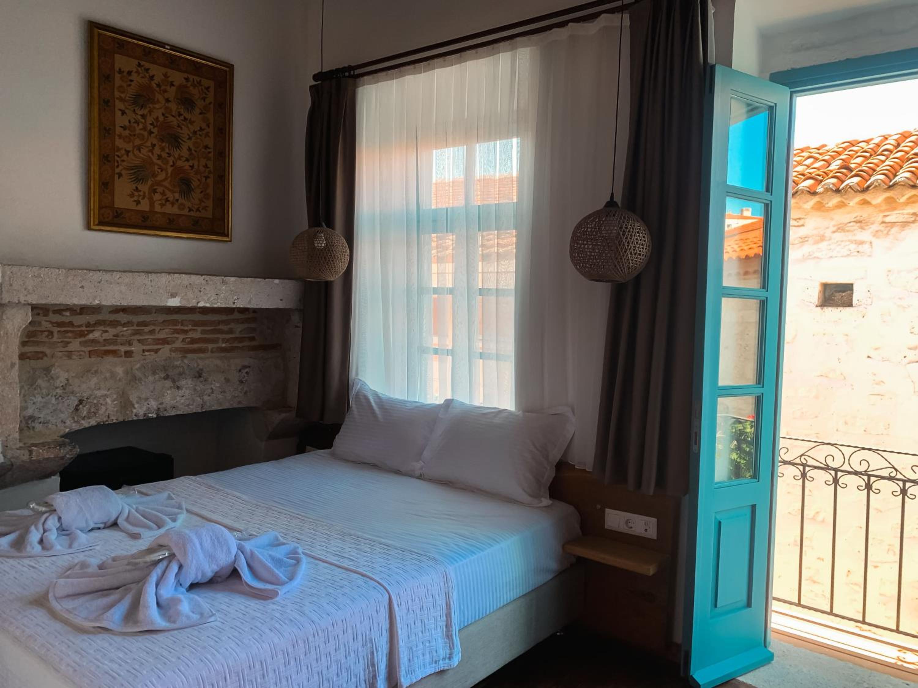 Deluxe Double Room with Balcony photo 3