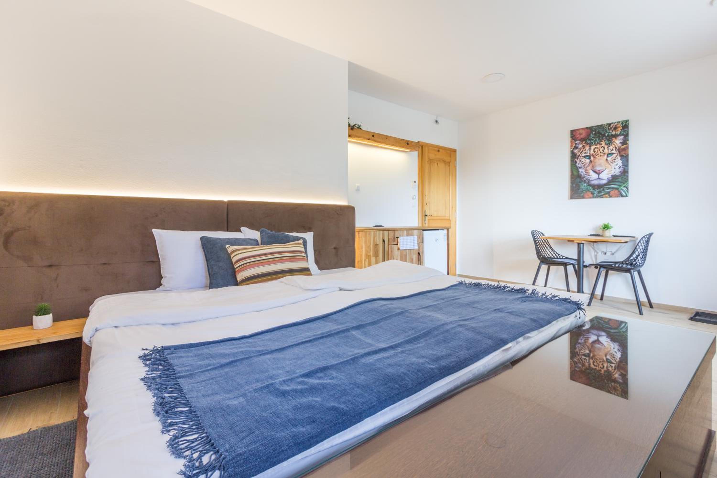 Double Room with Spa Bath - Photo 4