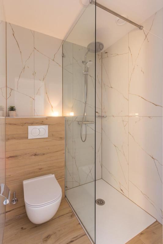 Double Room with Spa Bath - Photo 9