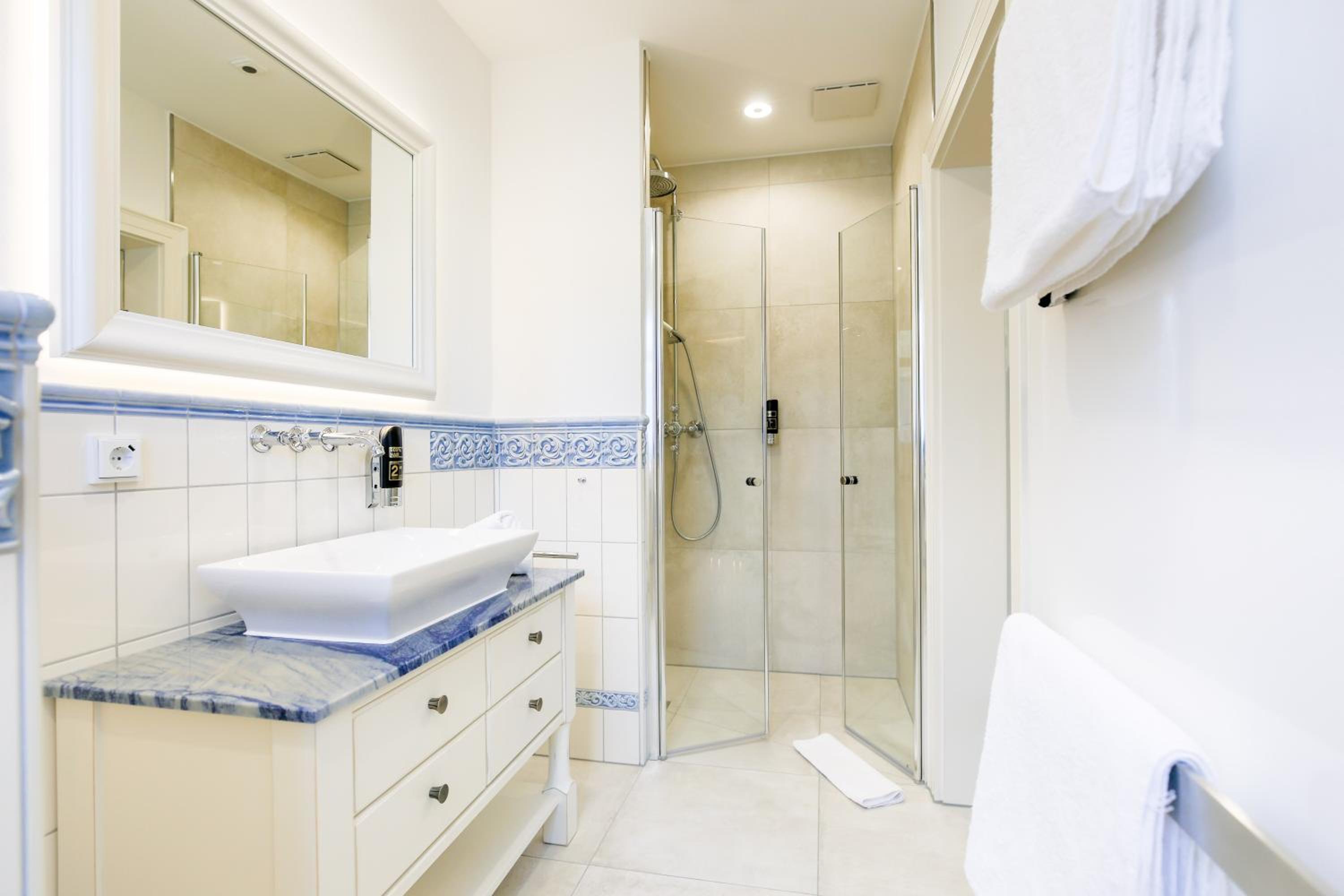 Deluxe Double Room with Balcony photo 2