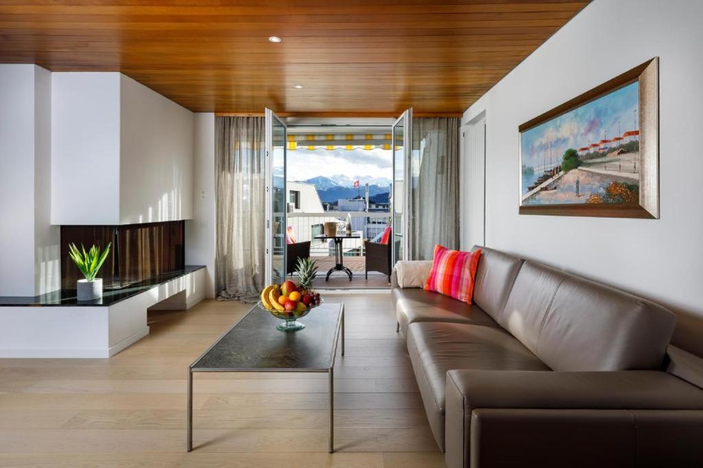 Three-Bedroom Apartment with Balcony photo 1