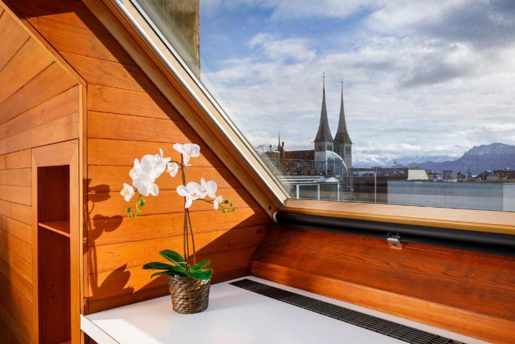 Three-Bedroom Apartment with Balcony photo 2