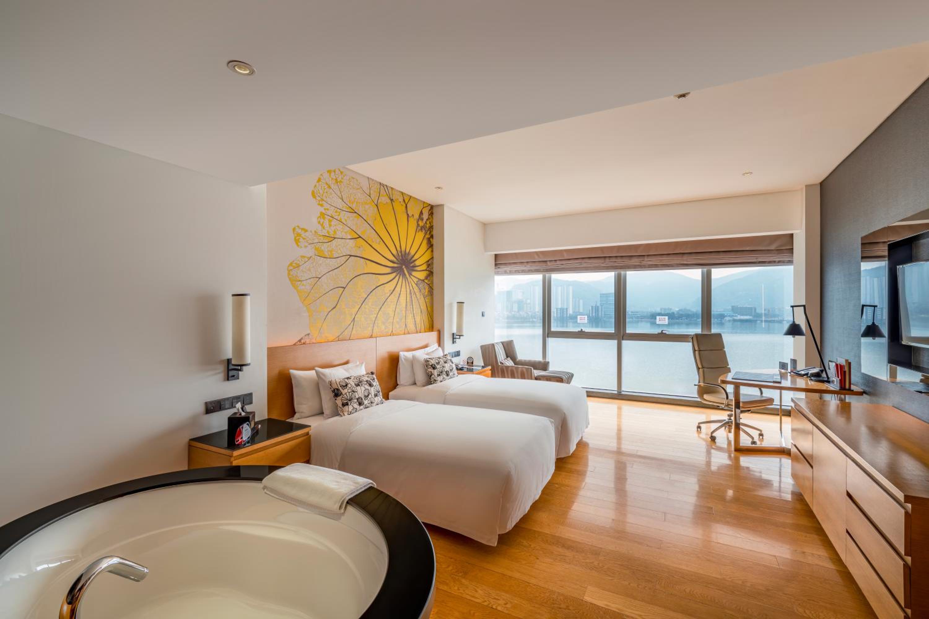 Twin Room with Lake View photo 1