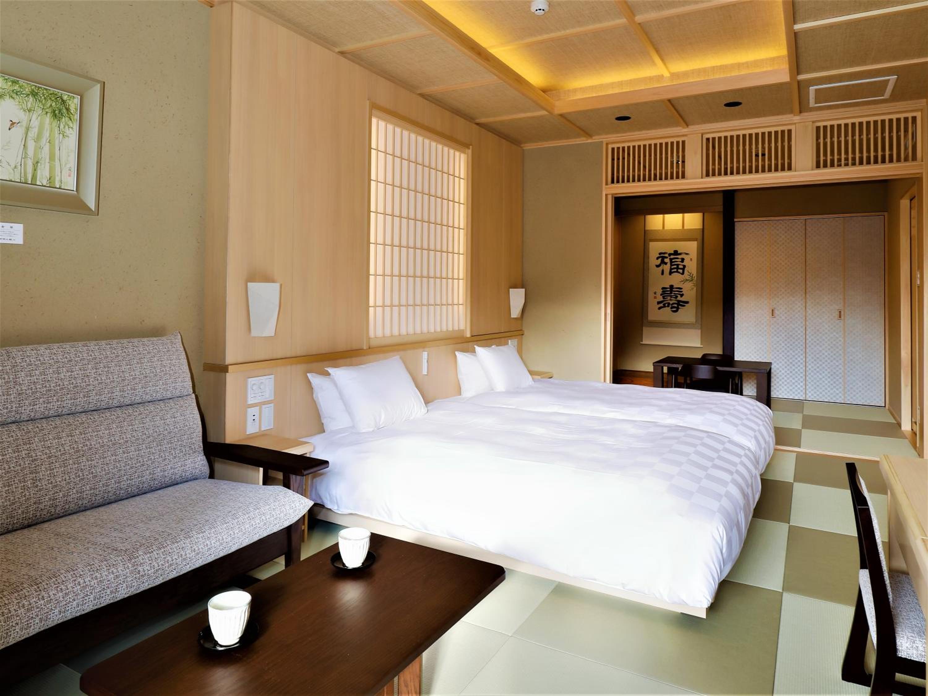Japanese-Style Twin Room with Tatami area and Private Bathroom - Photo 2