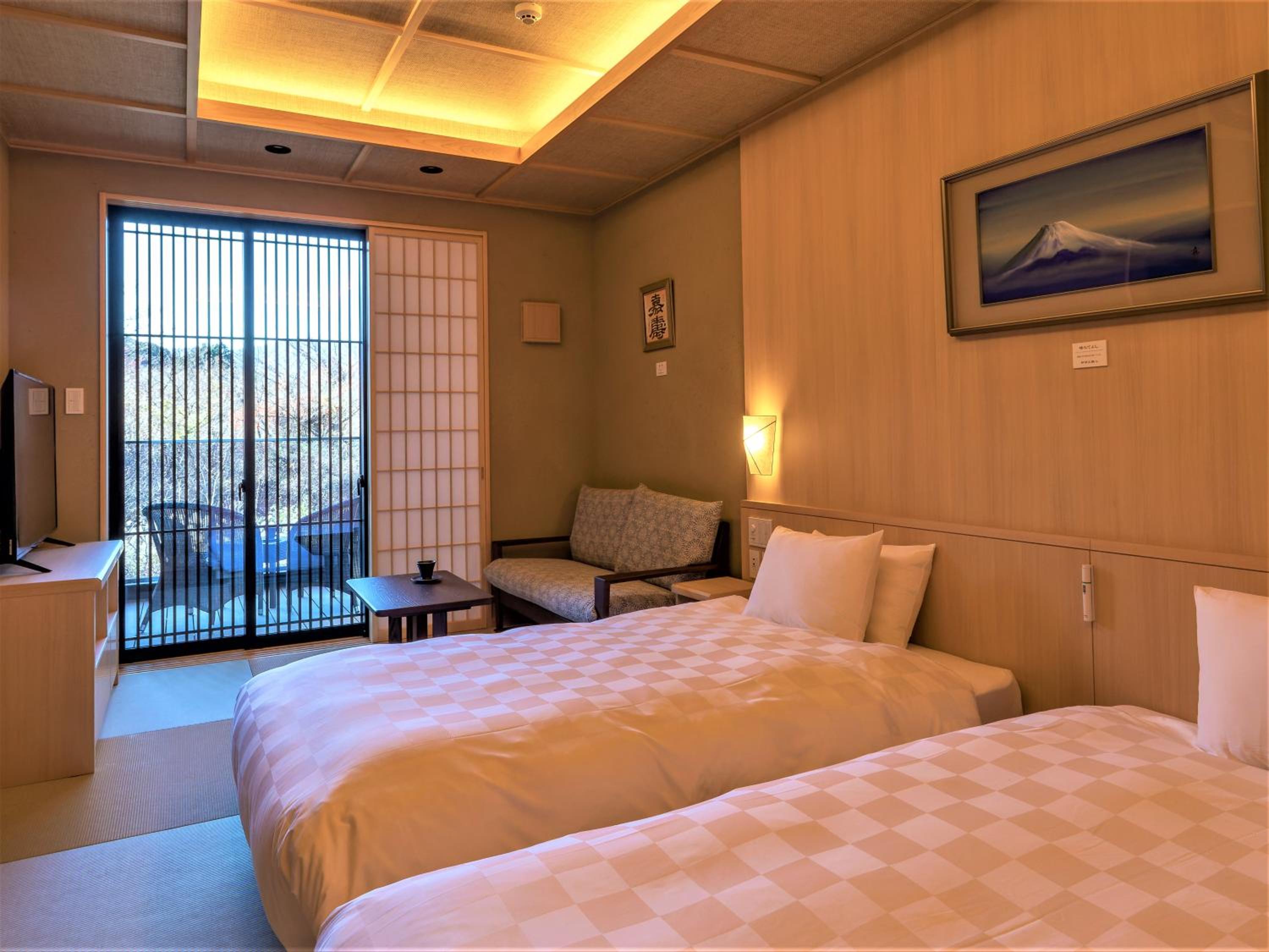 Japanese Style Twin Room with Private Bathroom - Photo 1