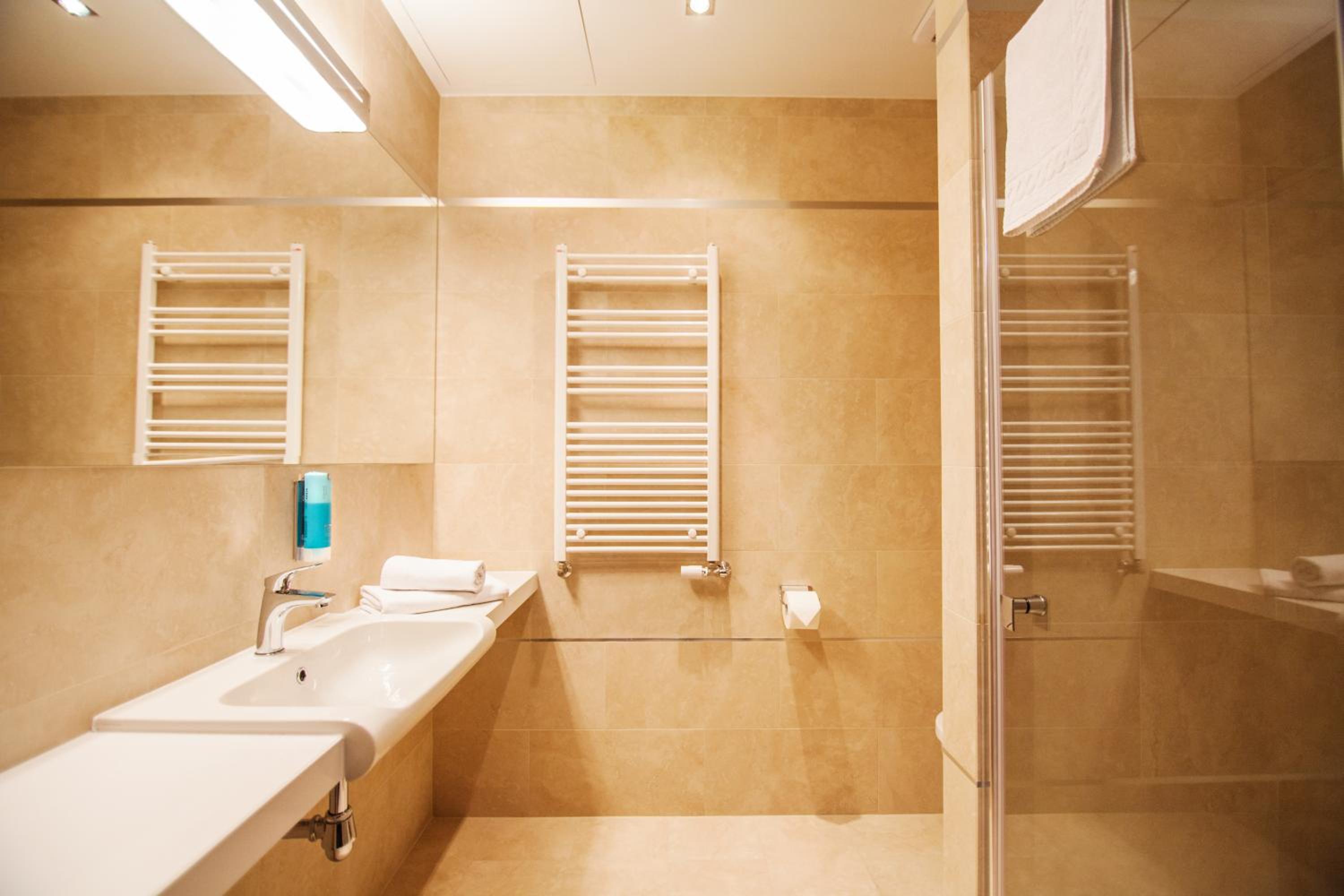 Double or Twin Room - Photo 2
