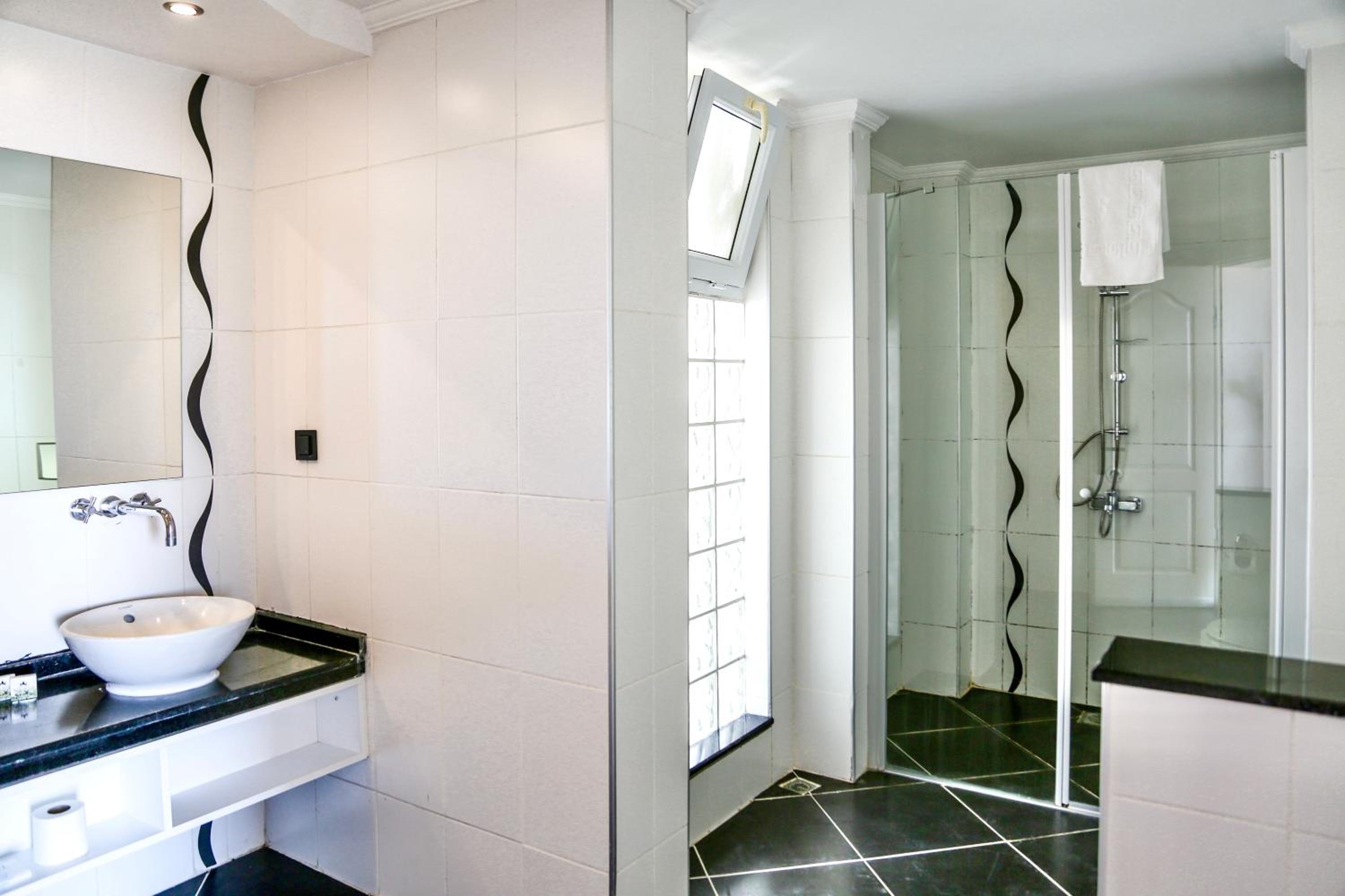 Deluxe Family Suite photo 3